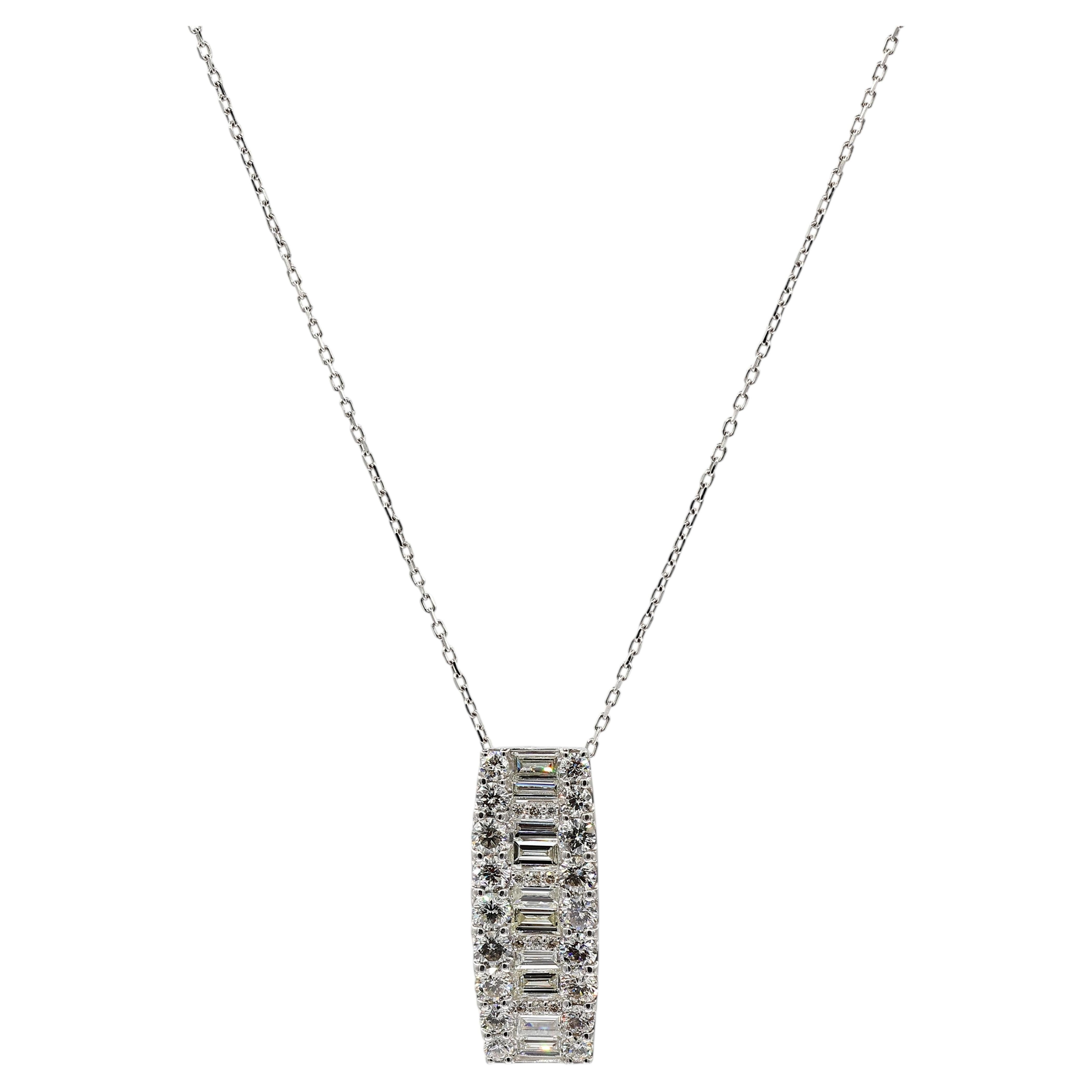 Collier pendentif en platine 900 baguettes et diamants ronds de taille naturelle