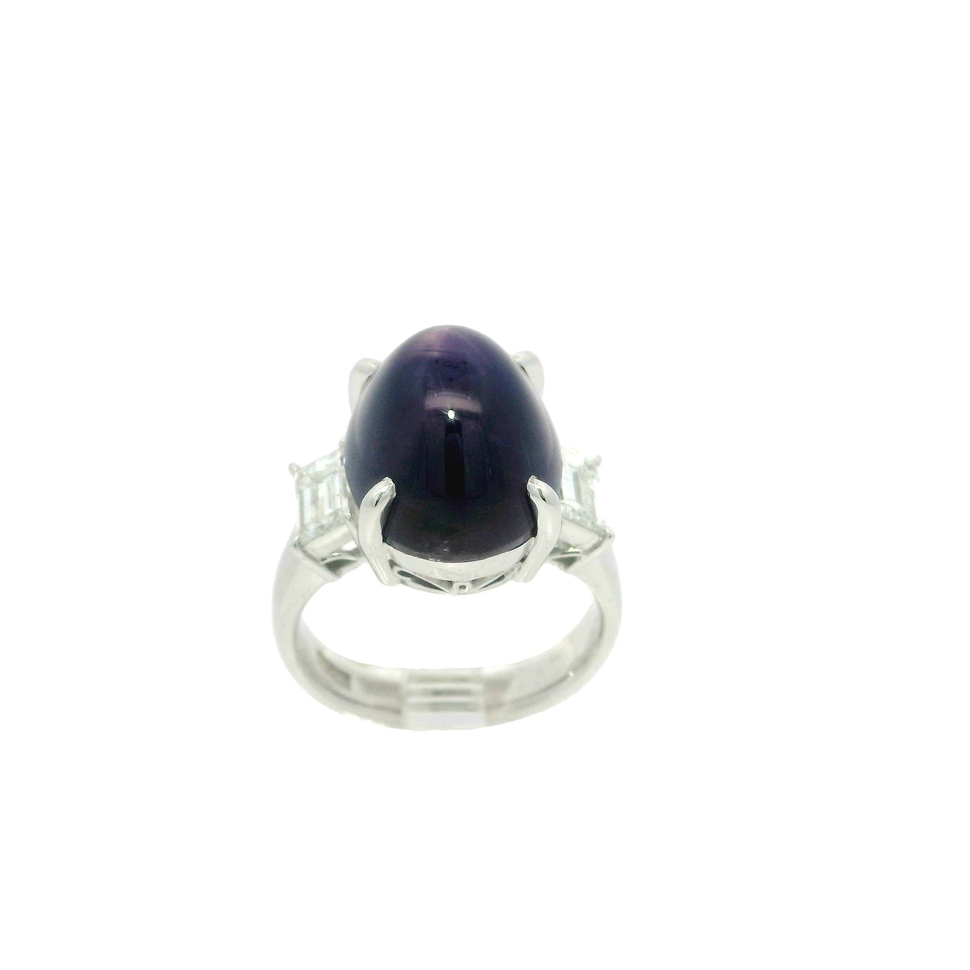 Solid Platinum GIA 15.68ctw Oval Vivid Purple Star Sapphire & Diamond Sides Ring For Sale 3