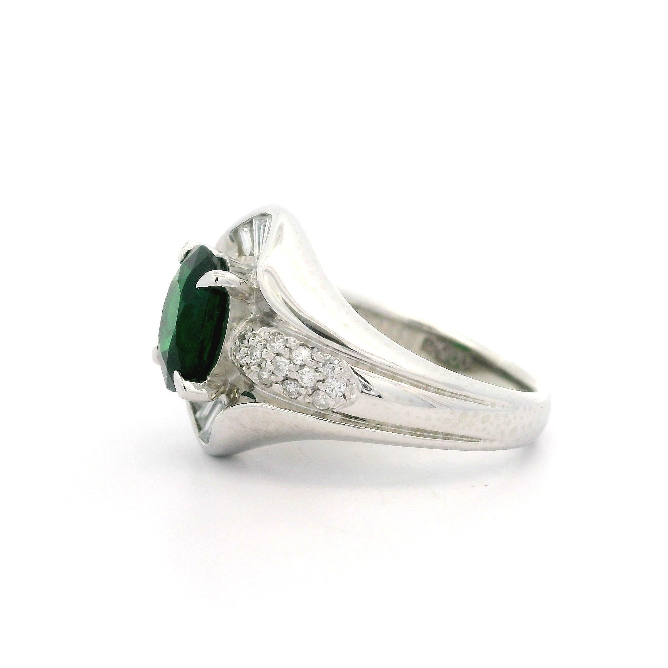 Bague jonc en platine massif certifiée GIA avec tsavorite vert profond et diamant baguette de 2,51 carats Excellent état - En vente à Montclair, NJ