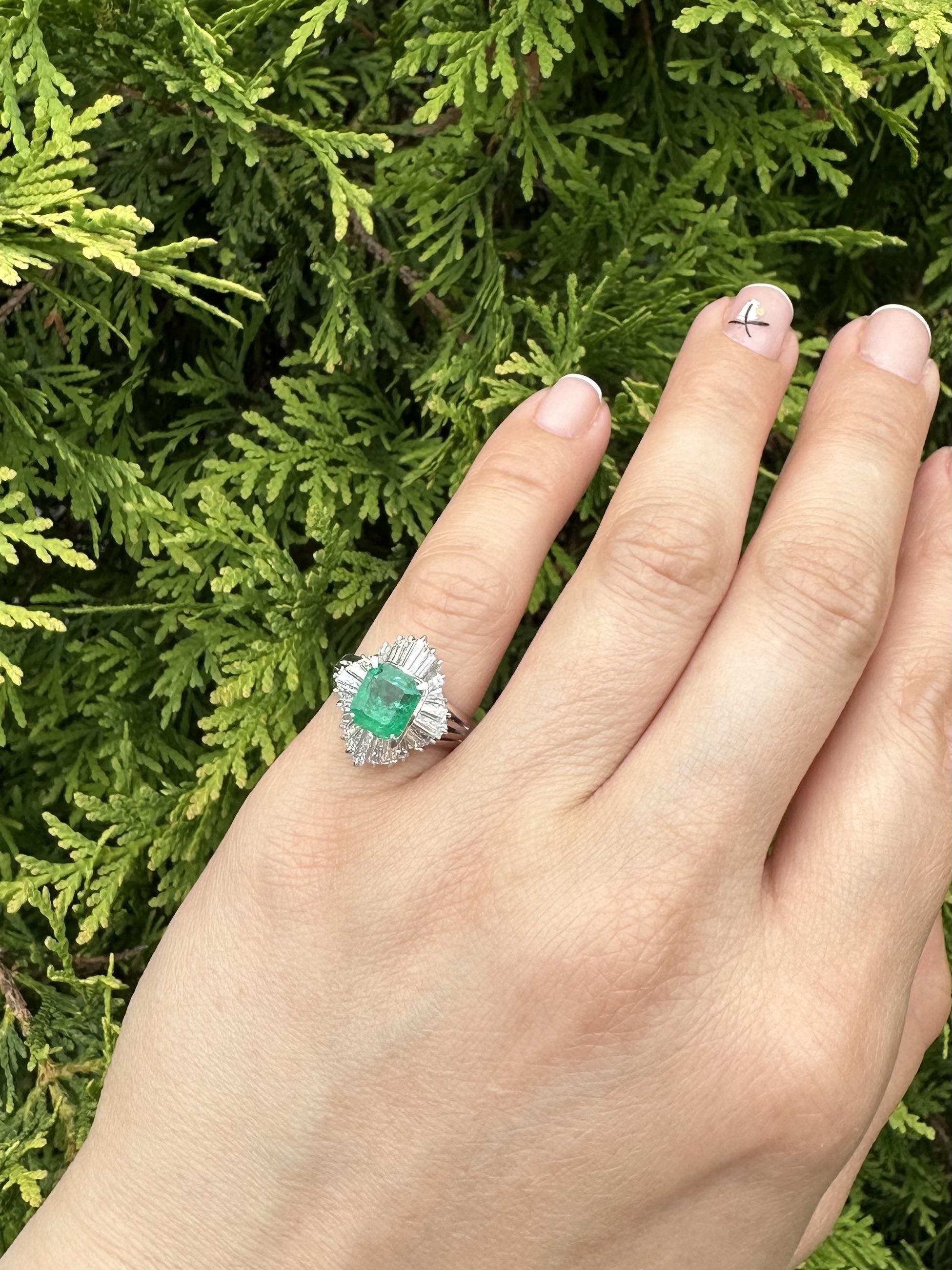 Solid Platinum GIA 3.55ctw Colombian Emerald w/ Diamond Ballerina Cocktail Ring For Sale 6