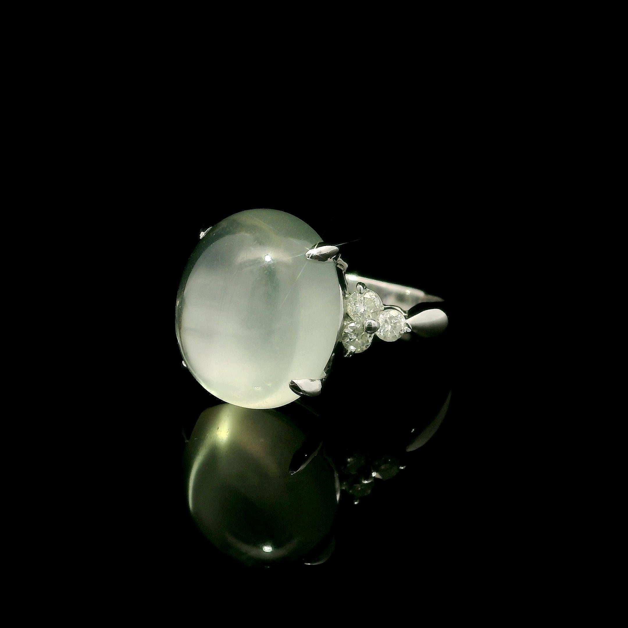Bague en platine massif avec grande pierre de lune cabochon de 10,31 ctw avec diamants sur les côtés en vente 4