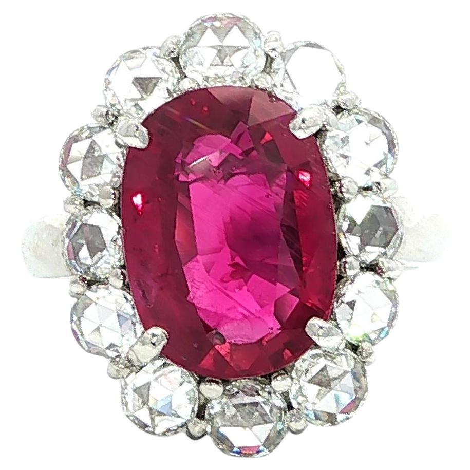Anello in platino massiccio con rubino ovale GIA da 6,37 carati e diamante aureola taglio rosa in vendita