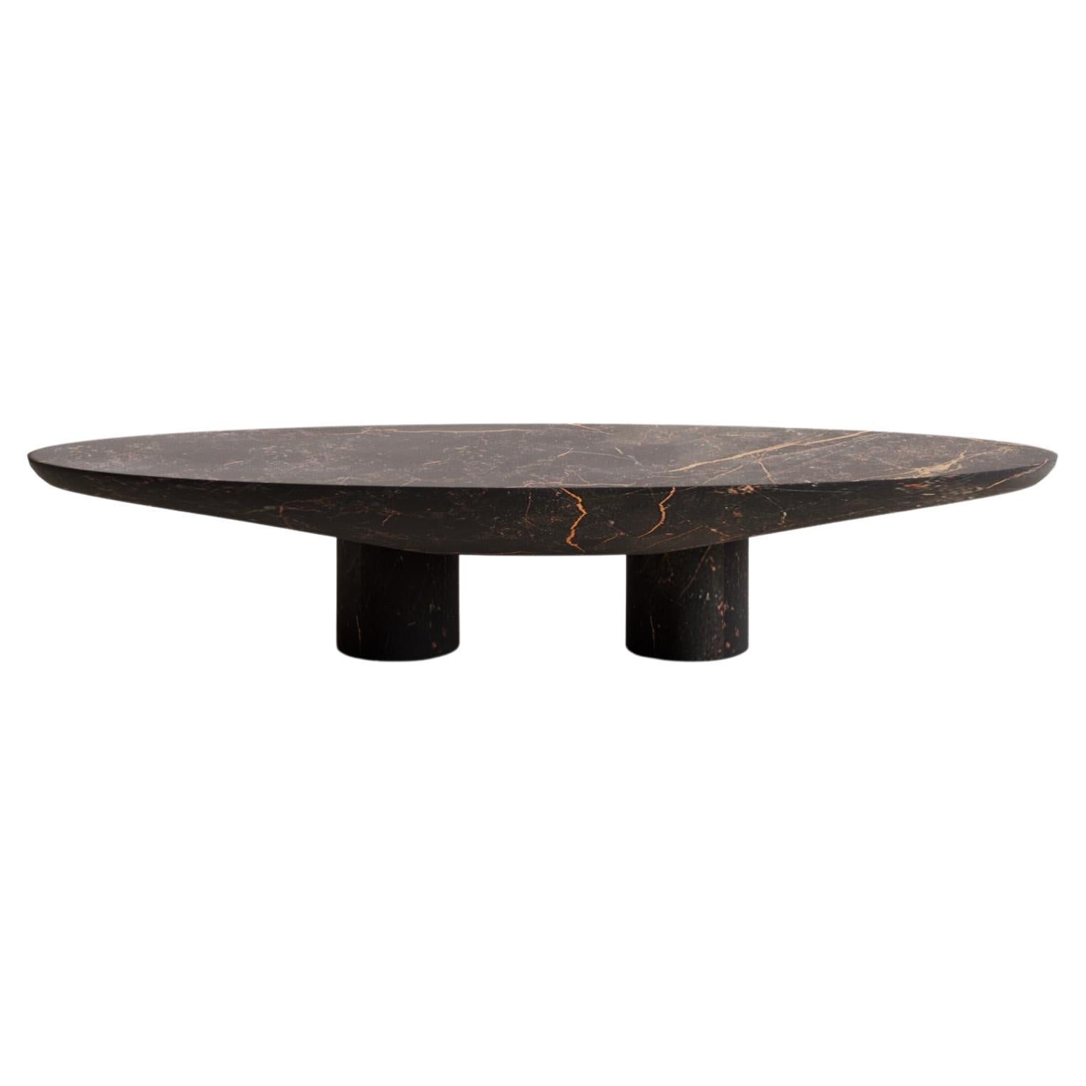 Table basse ovale en bois massif Port Saint Laurent Abraccio 140 par Studio Narra