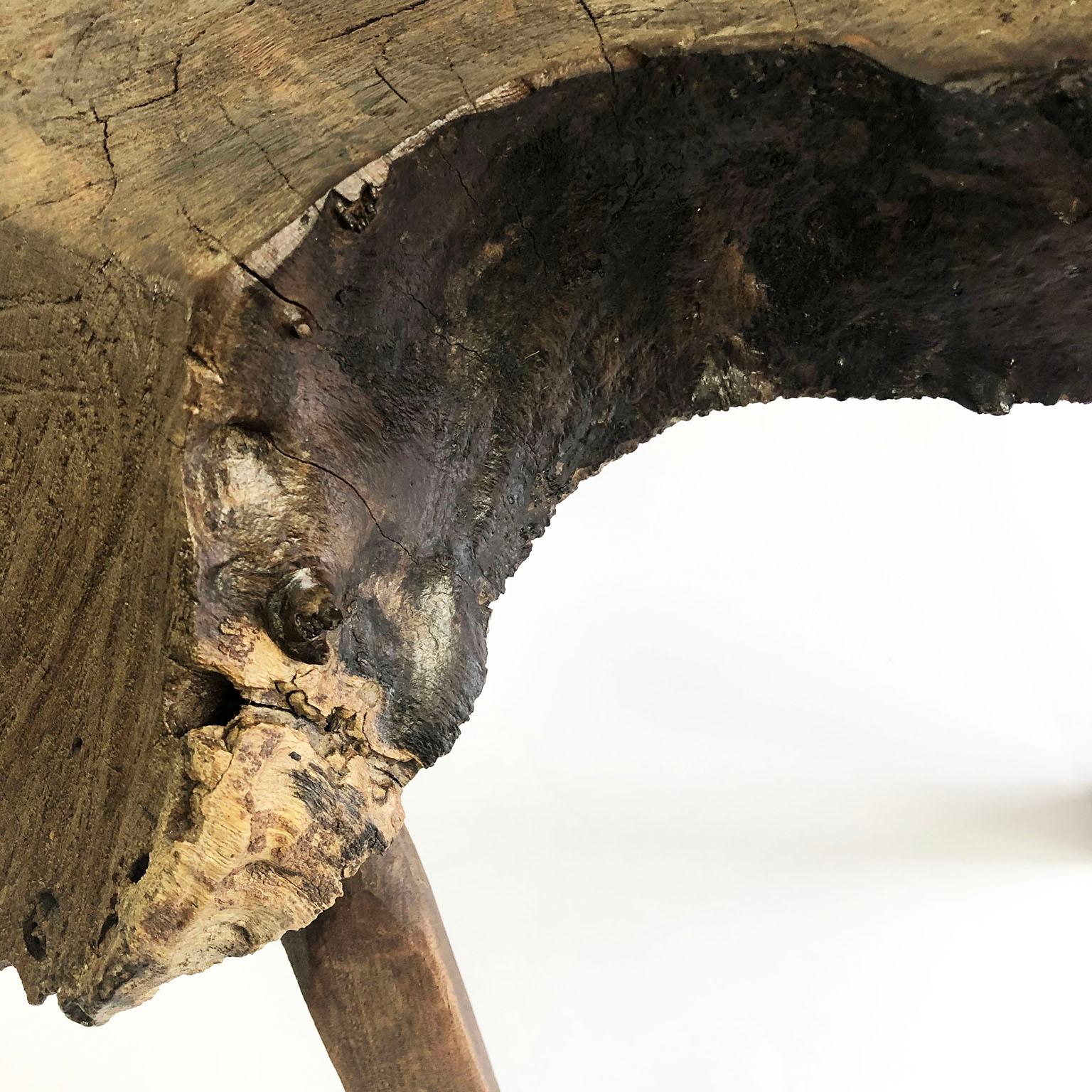 Mexicain Tabouret primitif Mesquite massif en vente