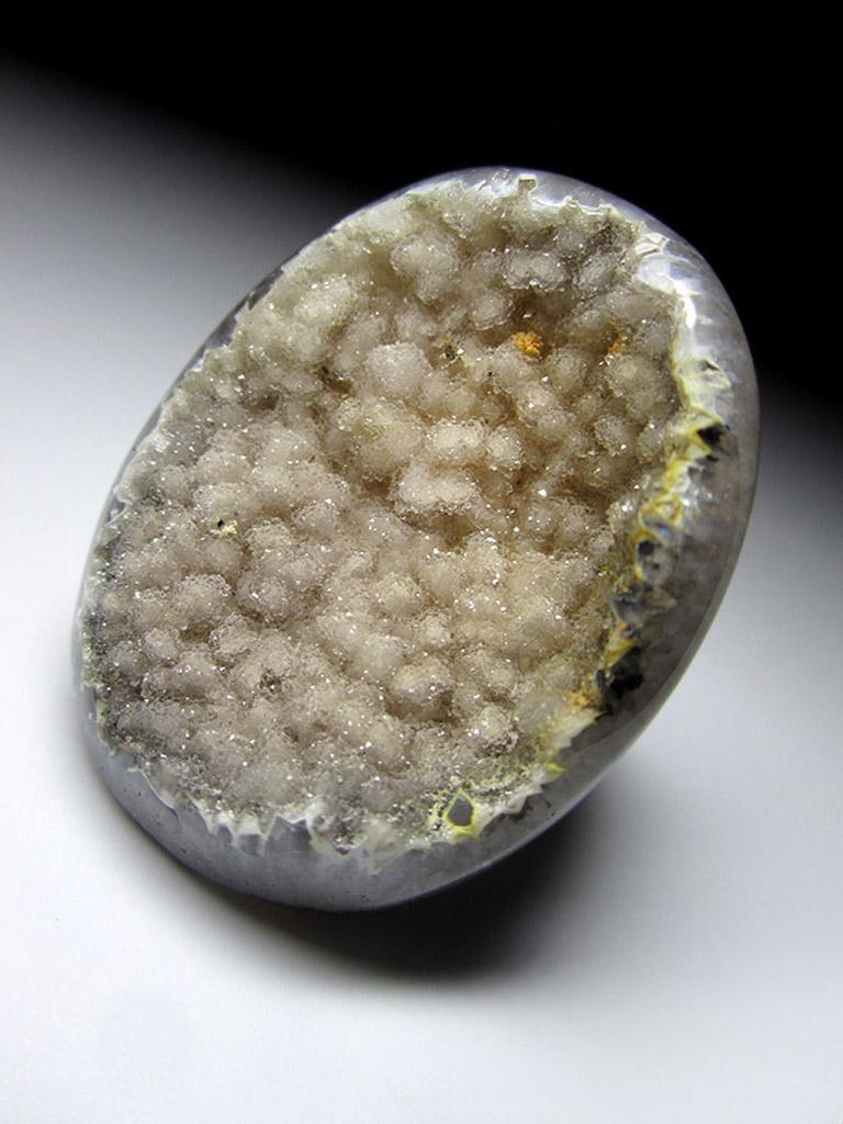 Bague en quartz massif Cristal de roche Cristaux de quartz brut Ivoire Beige en vente 1