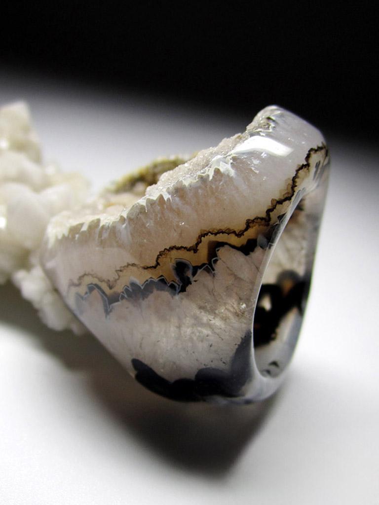 Bague en quartz massif Cristal de roche Cristaux de quartz brut Ivoire Beige en vente 2