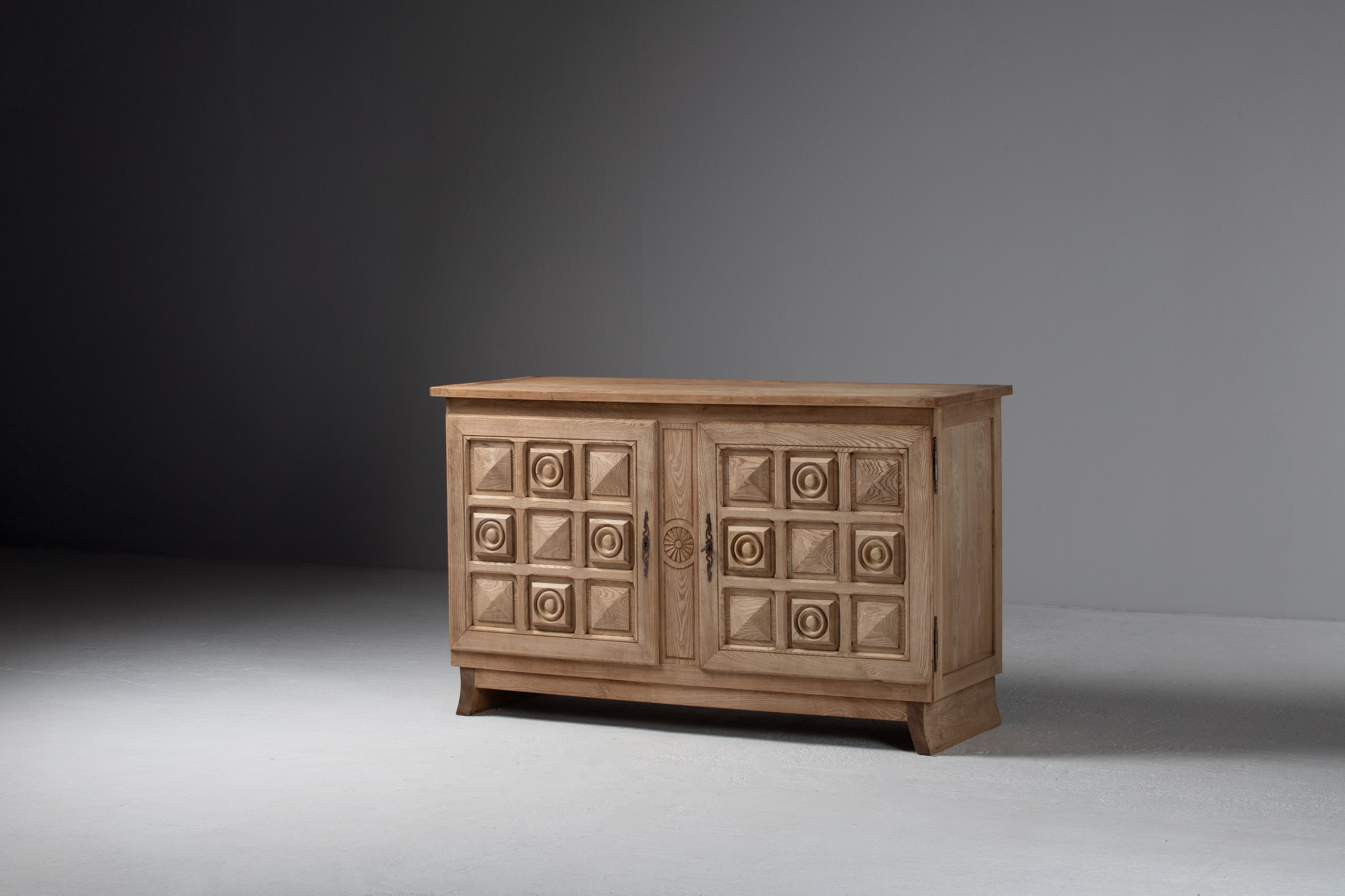 Art Déco Credenza in rovere massiccio grezzo, Francia, anni '50 in vendita