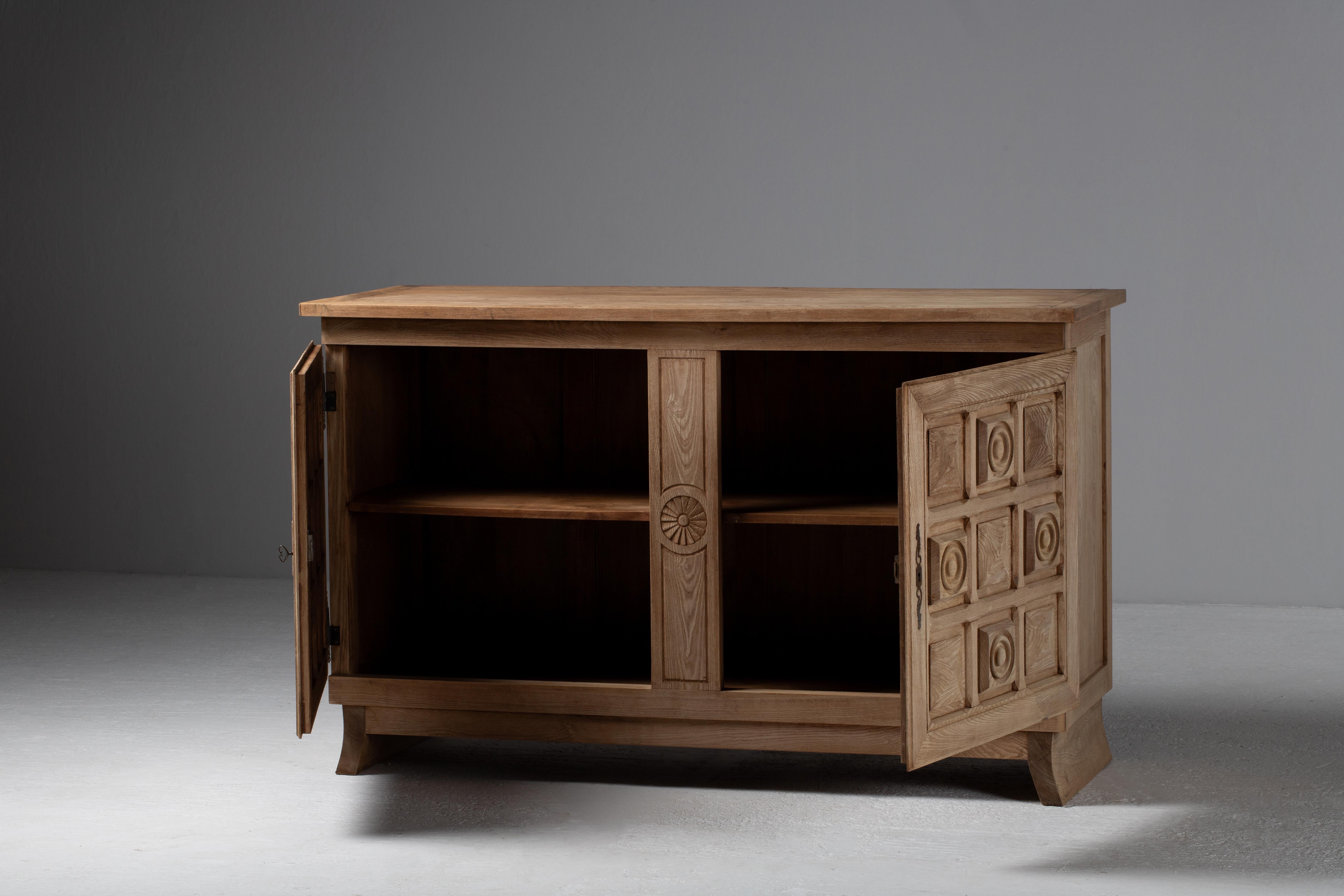 Francese Credenza in rovere massiccio grezzo, Francia, anni '50 in vendita