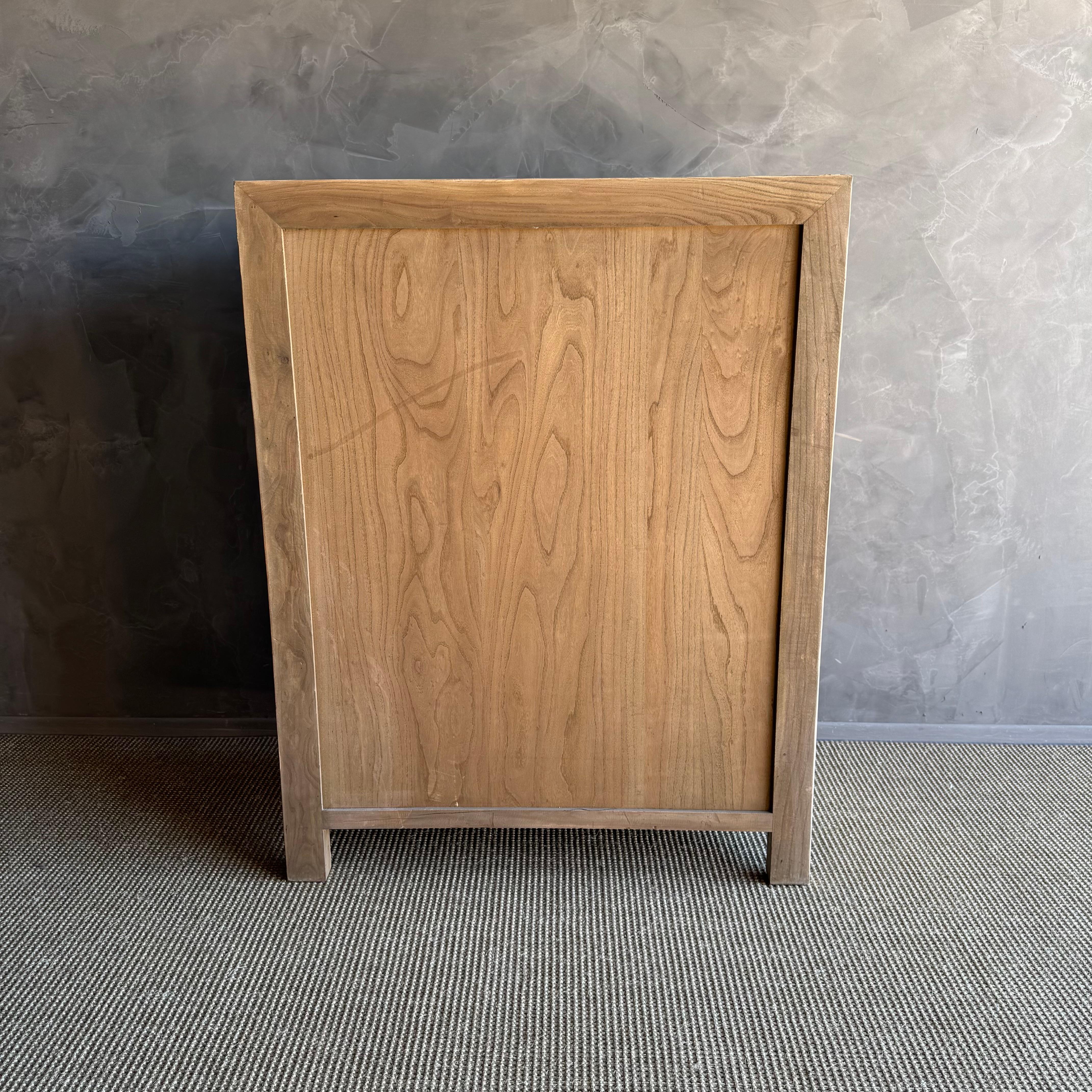 Cassettiera alta in legno di olmo massiccio con finitura Nature in vendita 2
