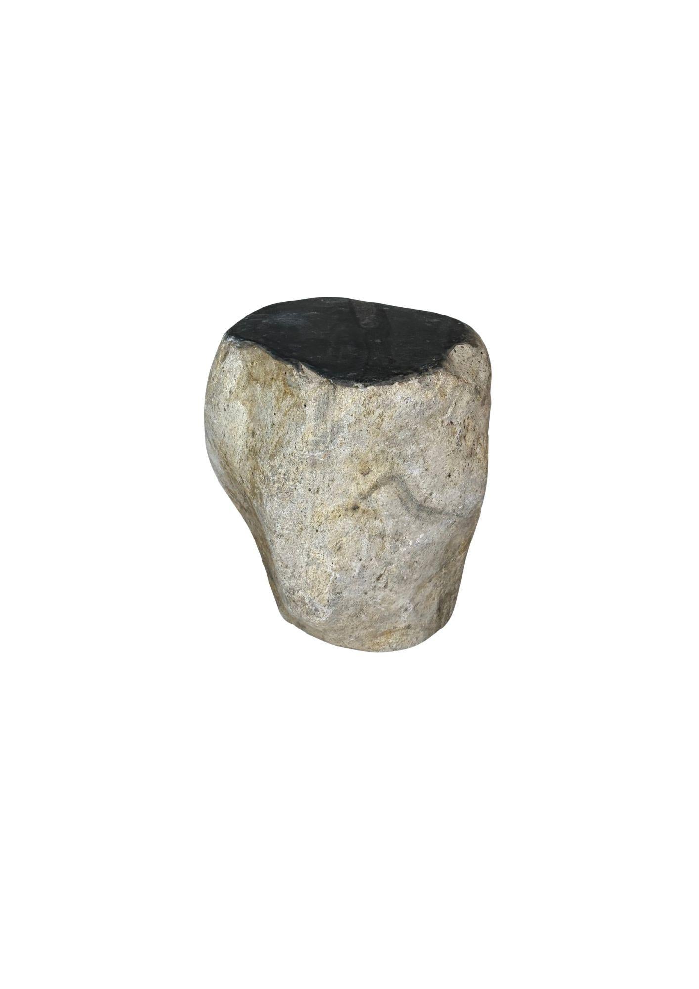 Mesa auxiliar de piedra de río maciza de Java, Indonesia Indonesio en venta