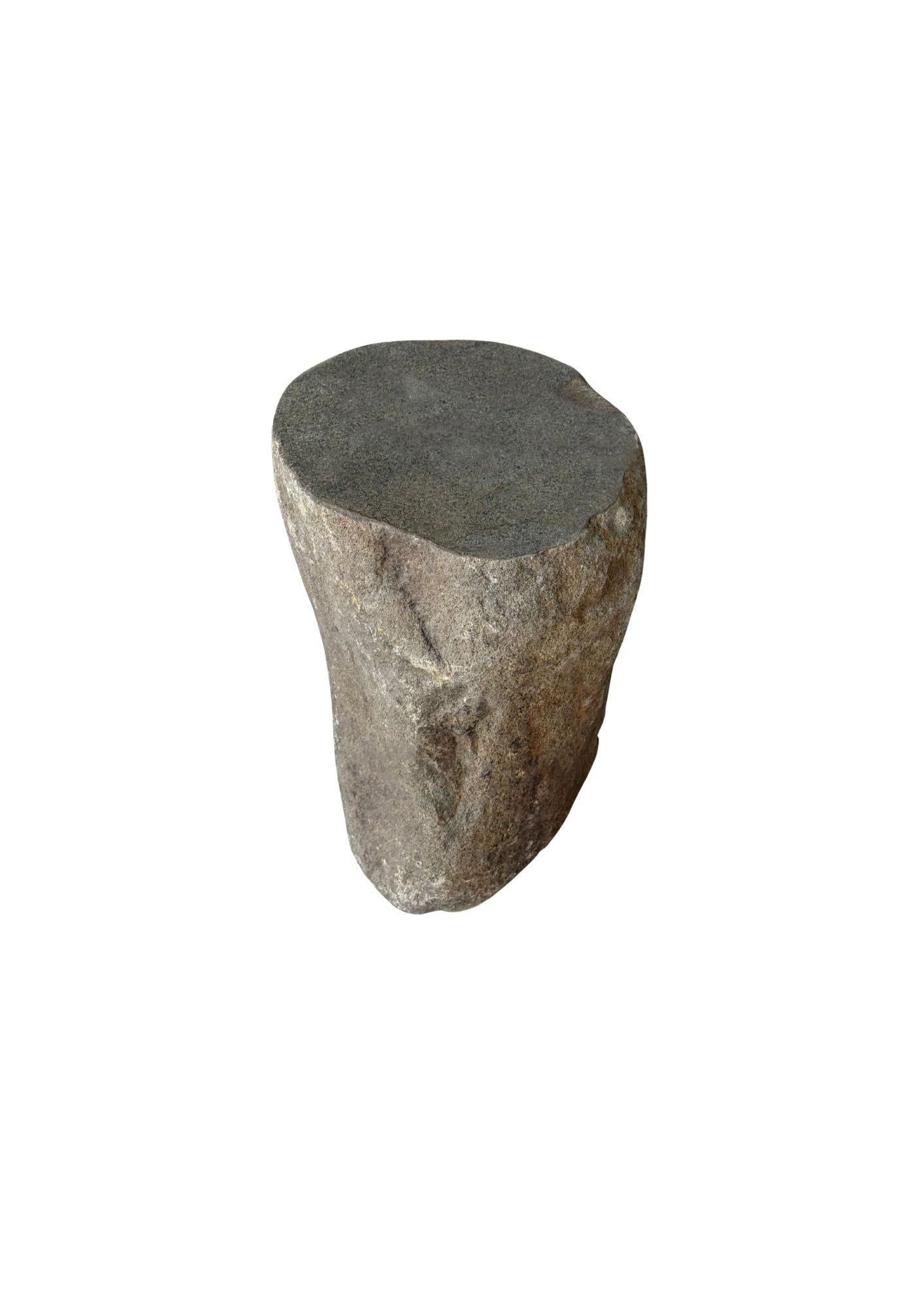 Mesa auxiliar de piedra de río maciza de Java, Indonesia en Bueno estado para la venta en Jimbaran, Bali