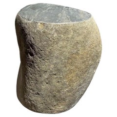 Beistelltisch aus massivem Flussstein aus Java, Indonesien
