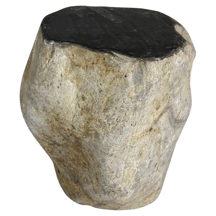 Mesa auxiliar de piedra de río maciza de Java, Indonesia en venta