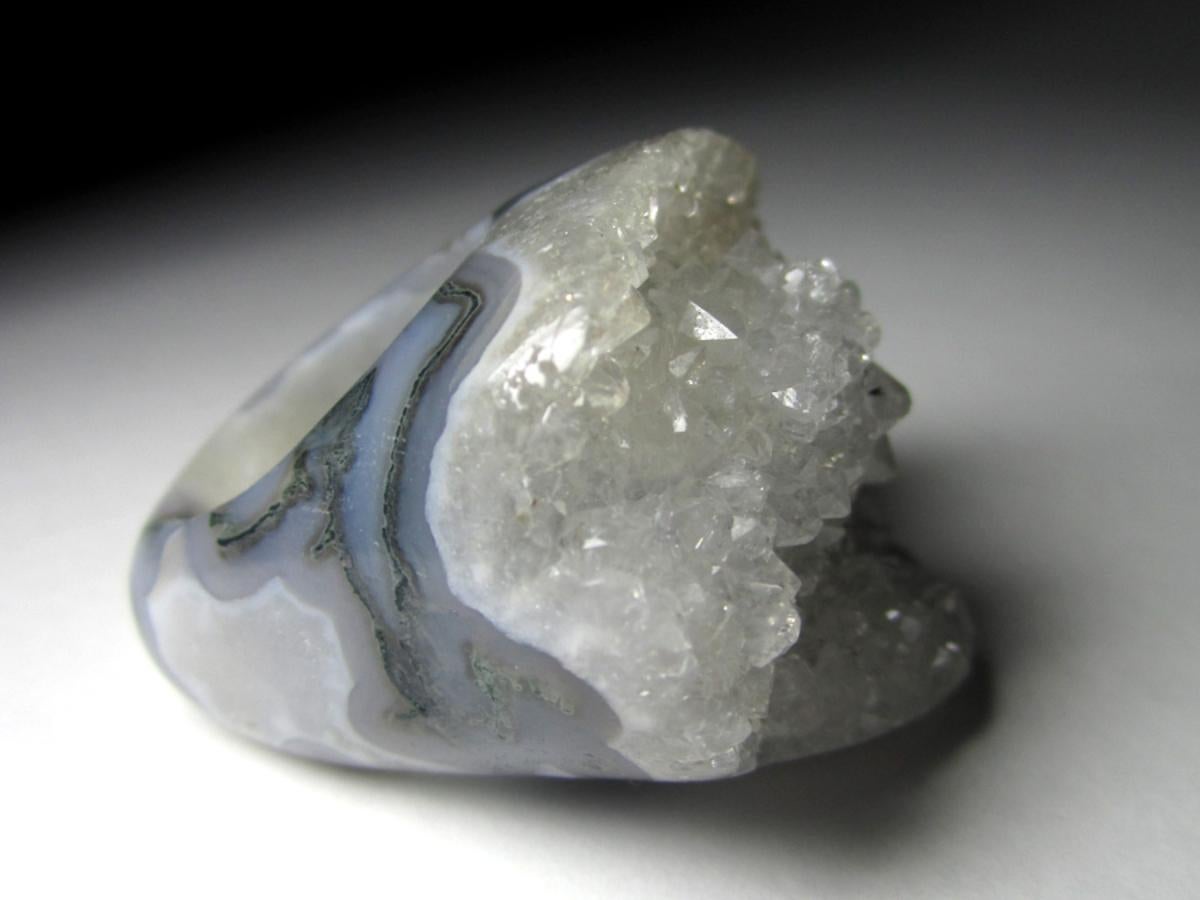 Solid Rock Crystal Ring Clear Quartz Raw Snow White Natural Brazilian Gemstone (bague en cristal de roche massif) en vente 1