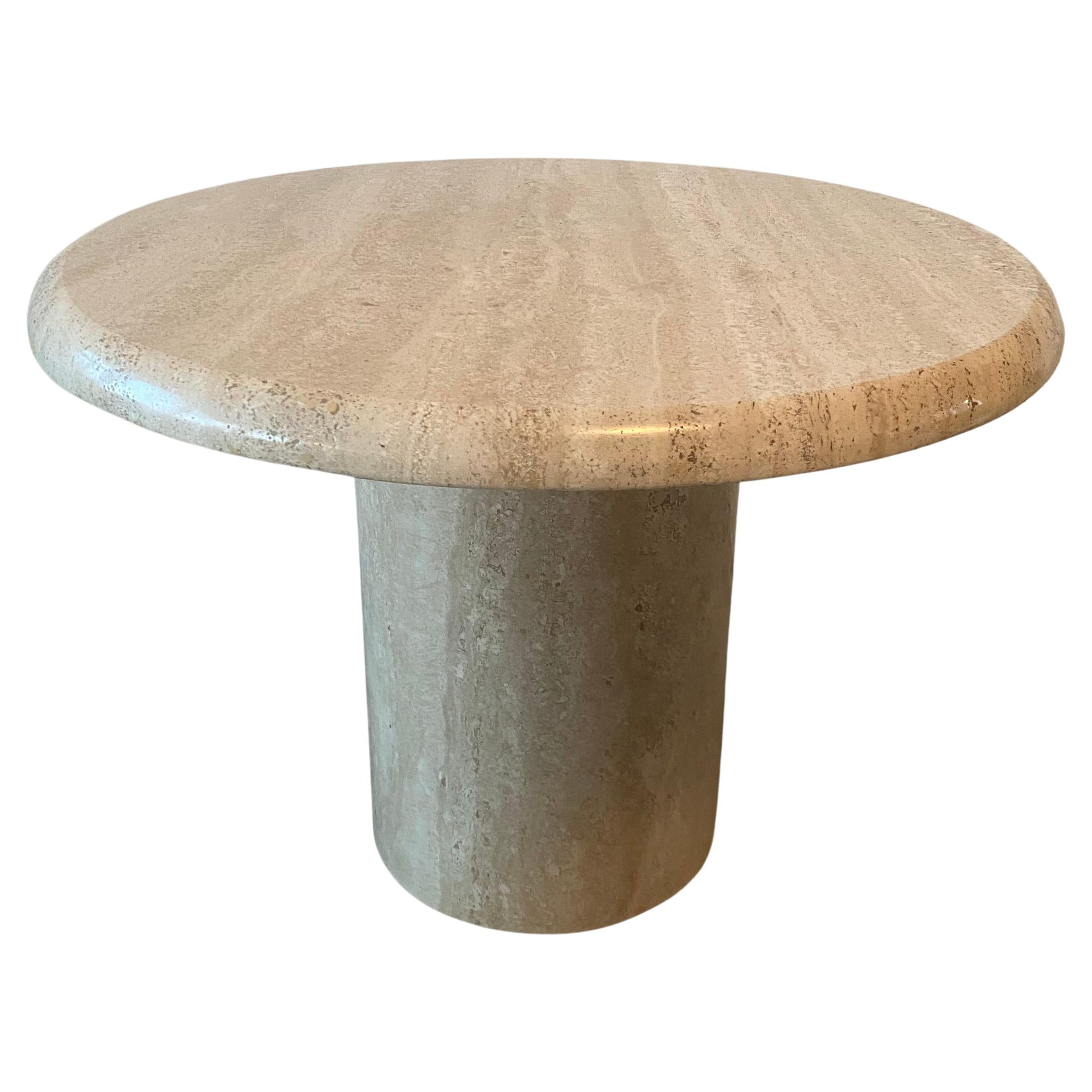 Table basse à piédestal en travertin romain massif, Italie, 1970