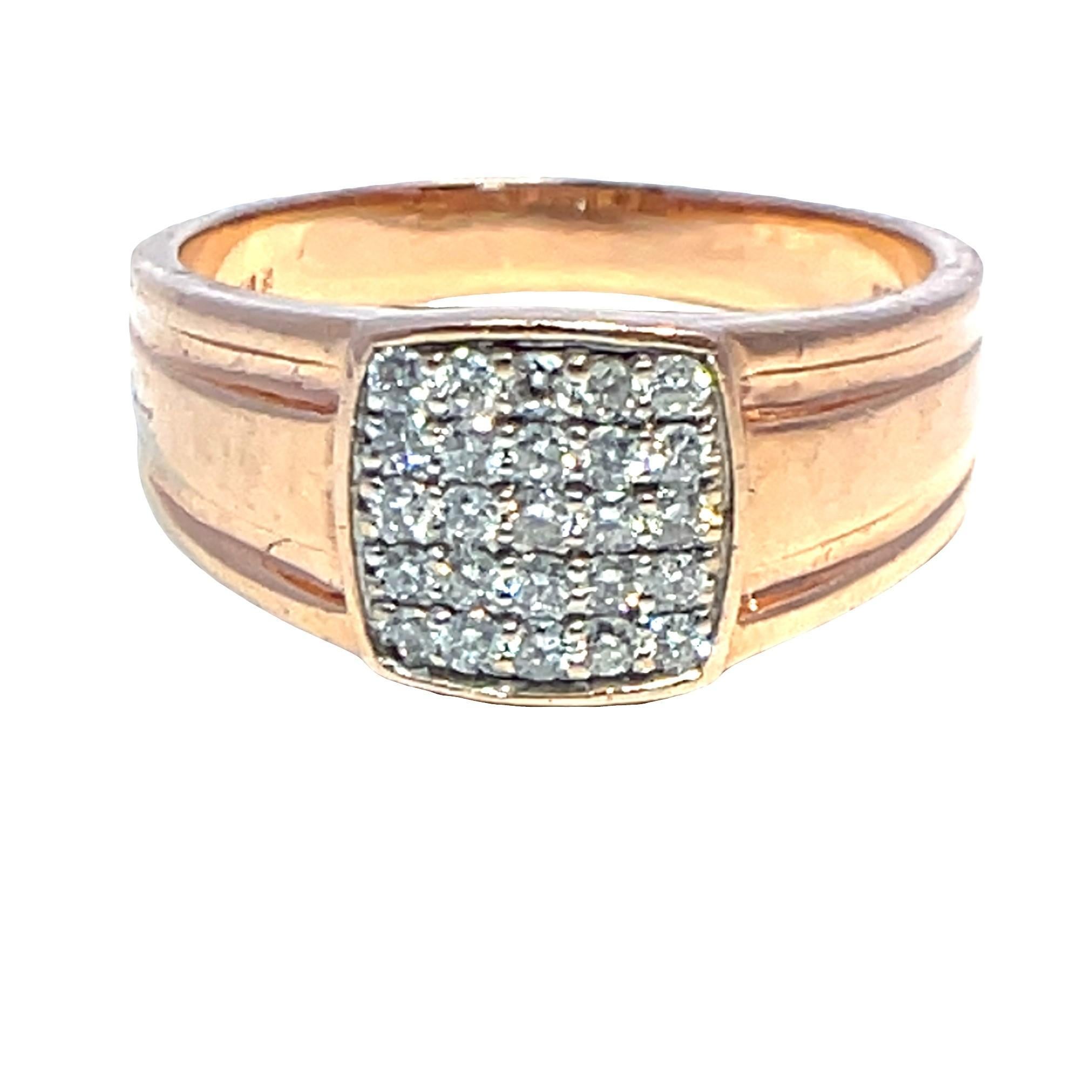 Experimenta el encanto del Anillo Racimo de Diamantes de Oro Rosa de 10 quilates, una llamativa pieza de elegancia moderna. Este anillo exhibe un racimo de diamantes blancos talla brillante, meticulosamente engastados para crear un deslumbrante