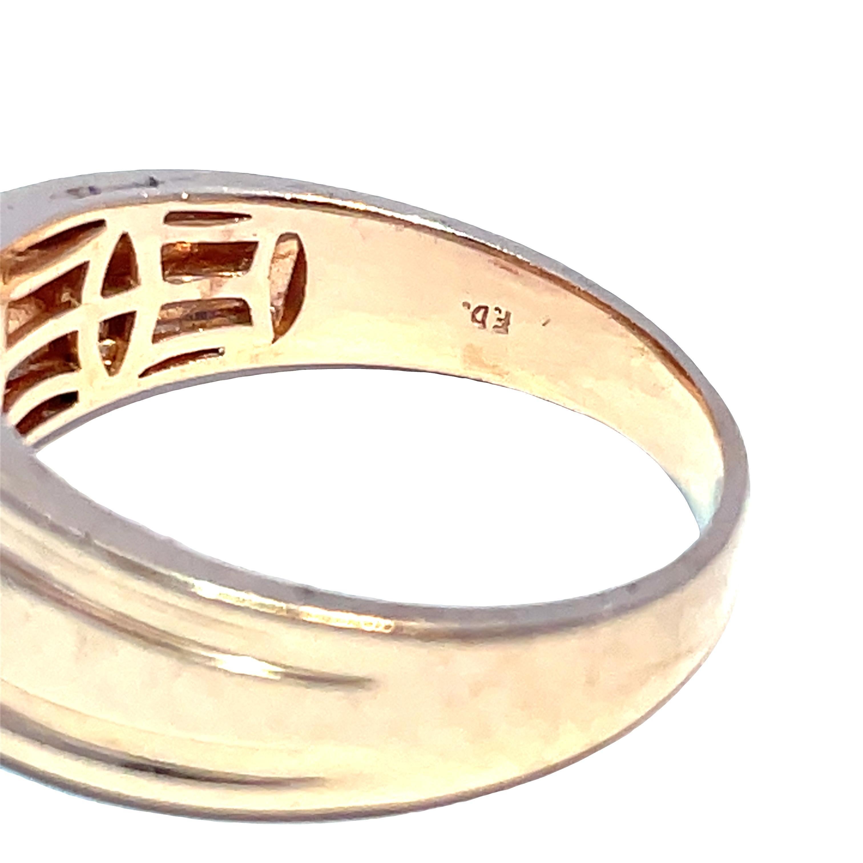 Anillo de oro rosa macizo con racimo de diamantes naturales en Excelente estado para la venta en New York, NY