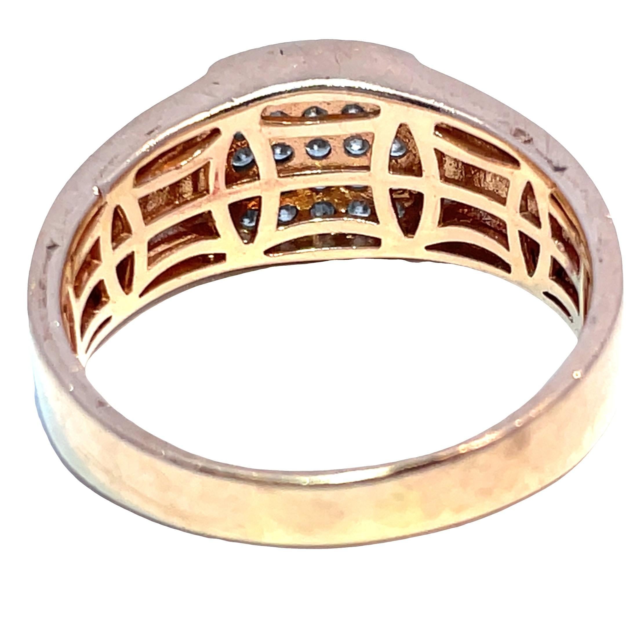 Anillo de oro rosa macizo con racimo de diamantes naturales en venta 1