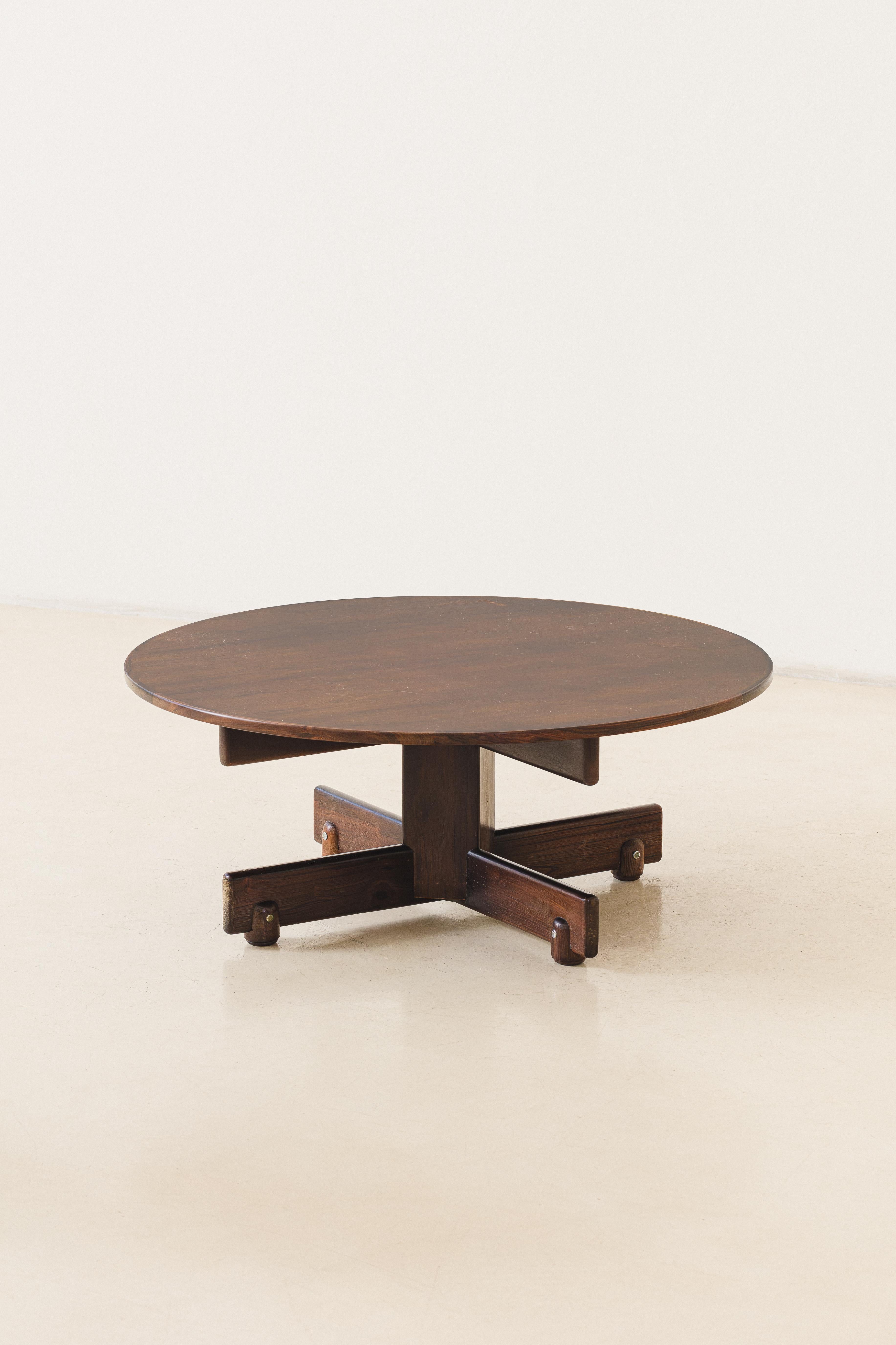 Brazilian Solid Rosewood Alex Coffee Table Design by Sergio Rodrigues, Oca, Brazil, 1960.  For Sale