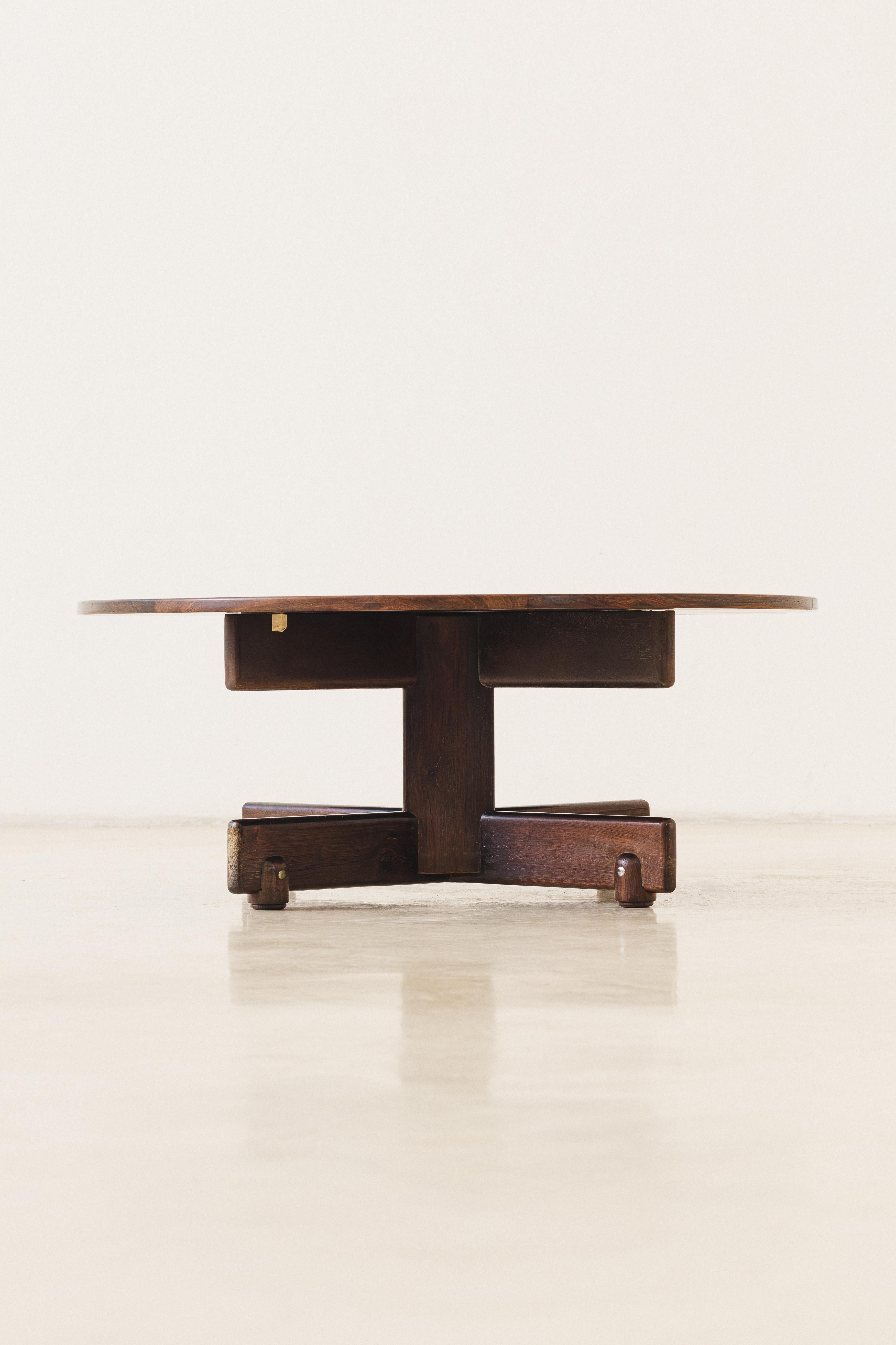 Solid Rosewood Alex Coffee Table Design by Sergio Rodrigues, Oca, Brazil, 1960.  In Good Condition For Sale In New York, NY
