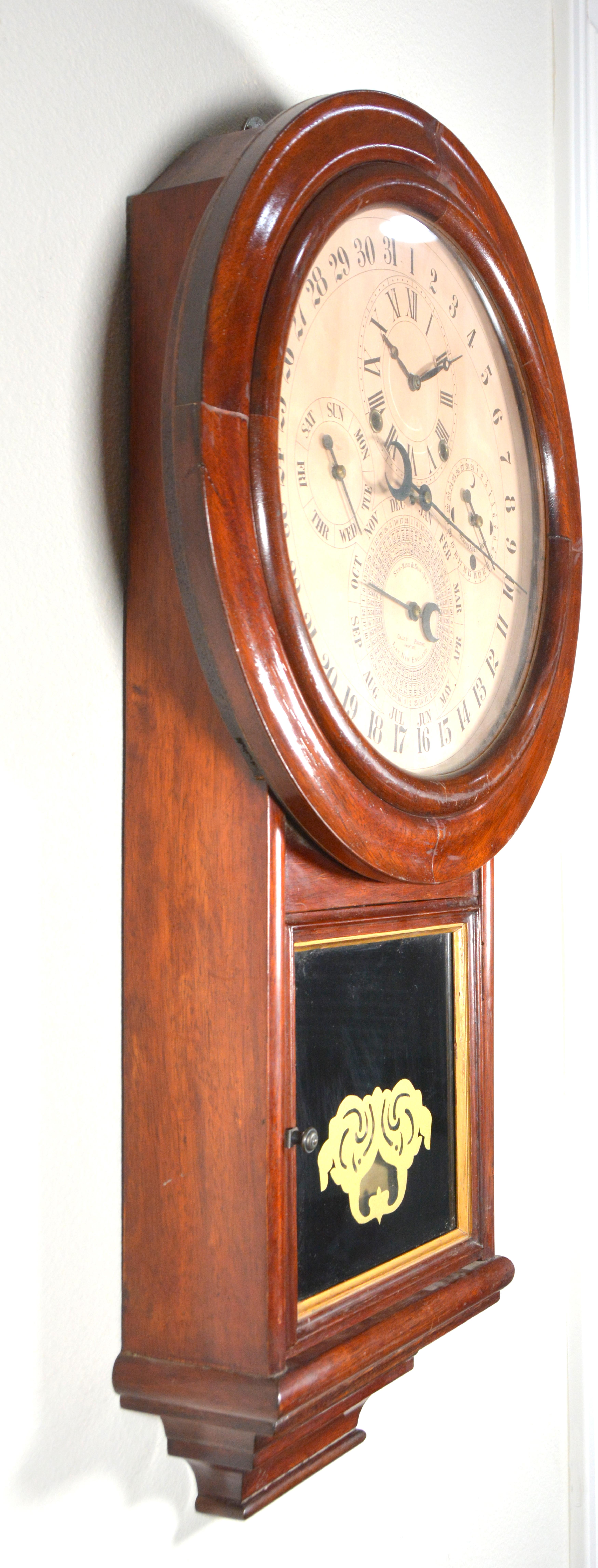 Horloge murale Welch Gale Drop en bois de rose massif, 5 cadrans, 6 aiguilles, calendrier à complications

C'est l'une des horloges les plus étonnantes que l'on puisse trouver en ligne. Il est doté d'un étui en palissandre massif de haute qualité.
