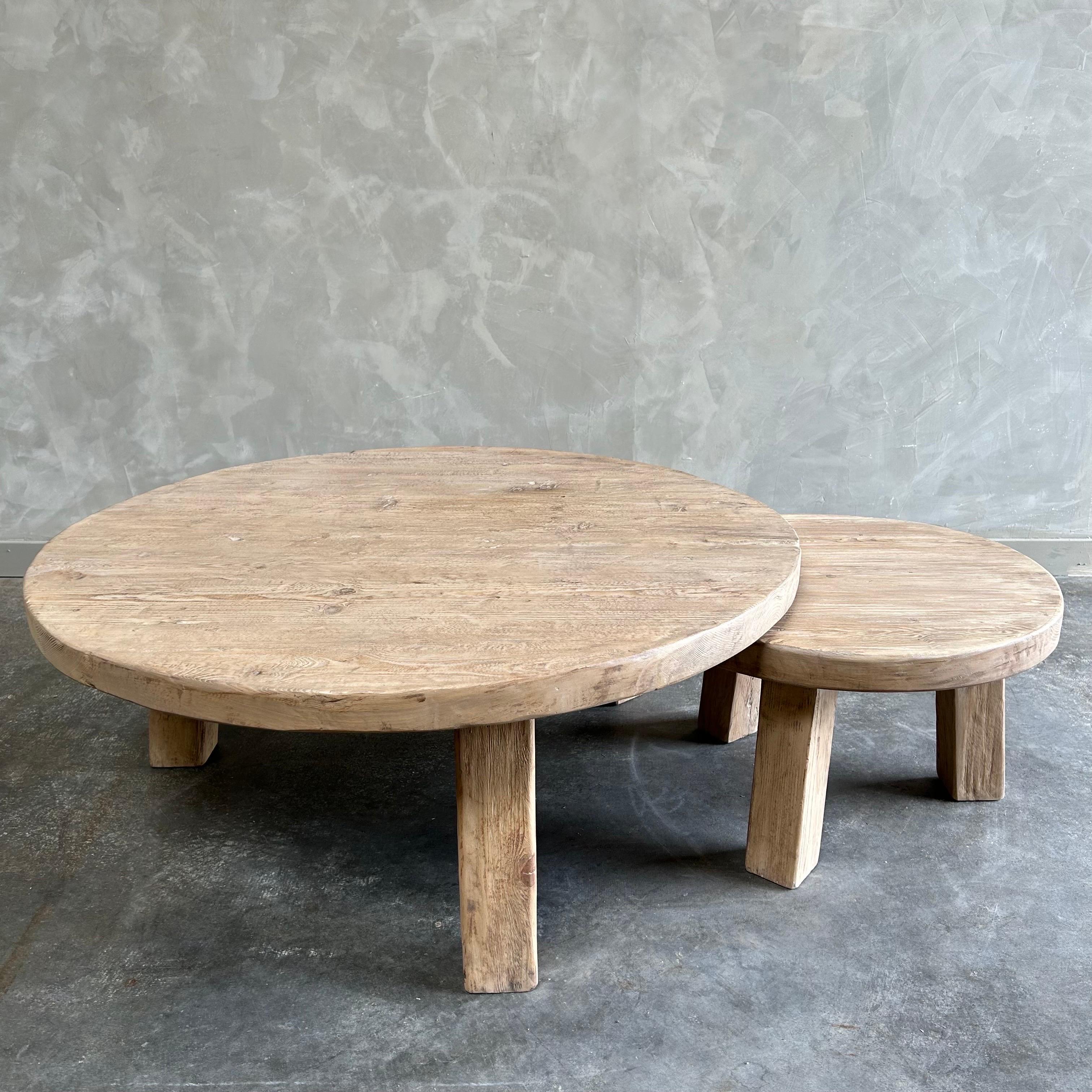 Table basse gigogne 2 pièces en bois d'orme massif et rond recyclé Neuf - En vente à Brea, CA