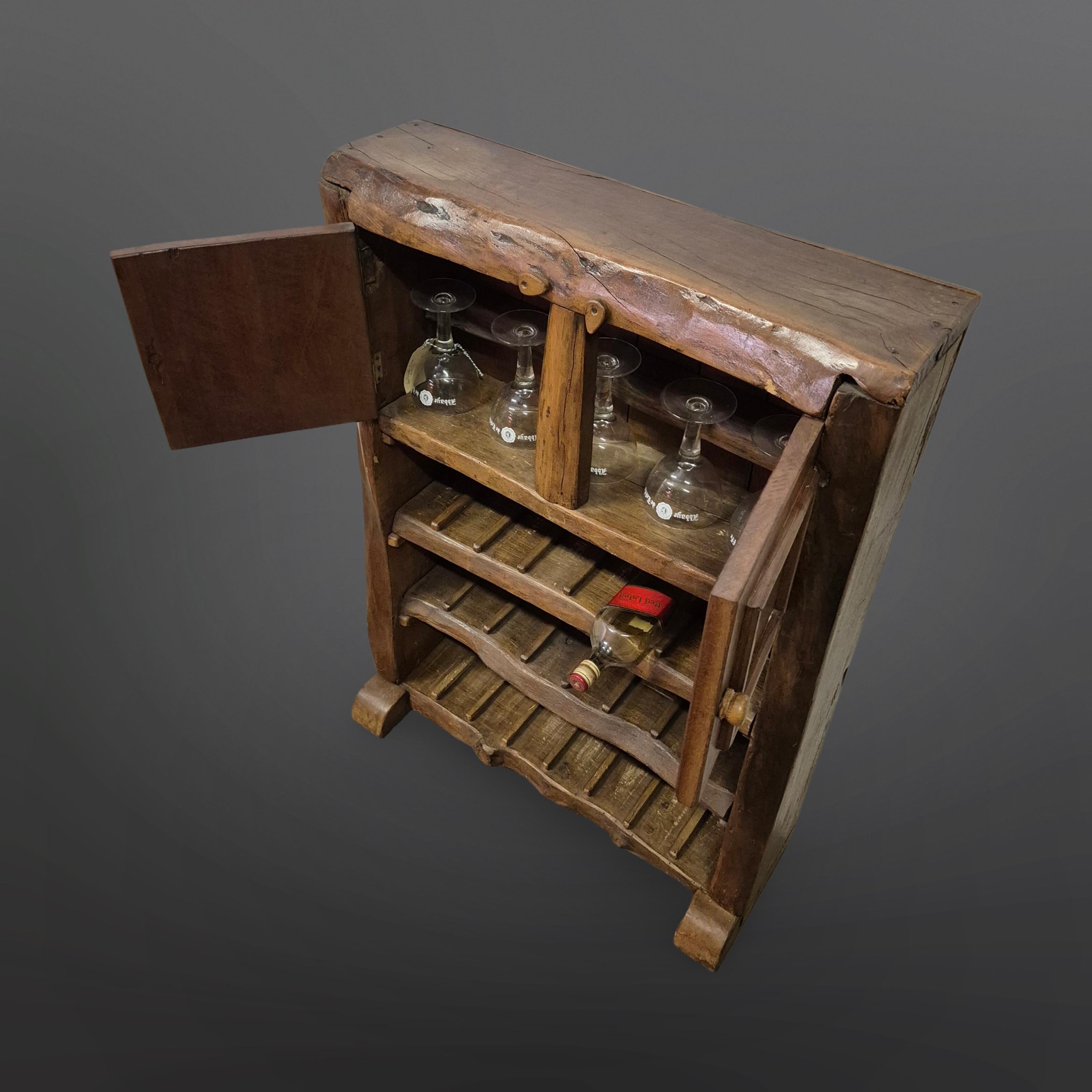 Solid rustic oak natural dry bar, France 1950s im Zustand „Gut“ im Angebot in ECHT, NL