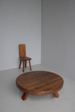 Mesa de centro redonda de roble macizo rústico al estilo de Charlotte Perriand Francia, años 60
