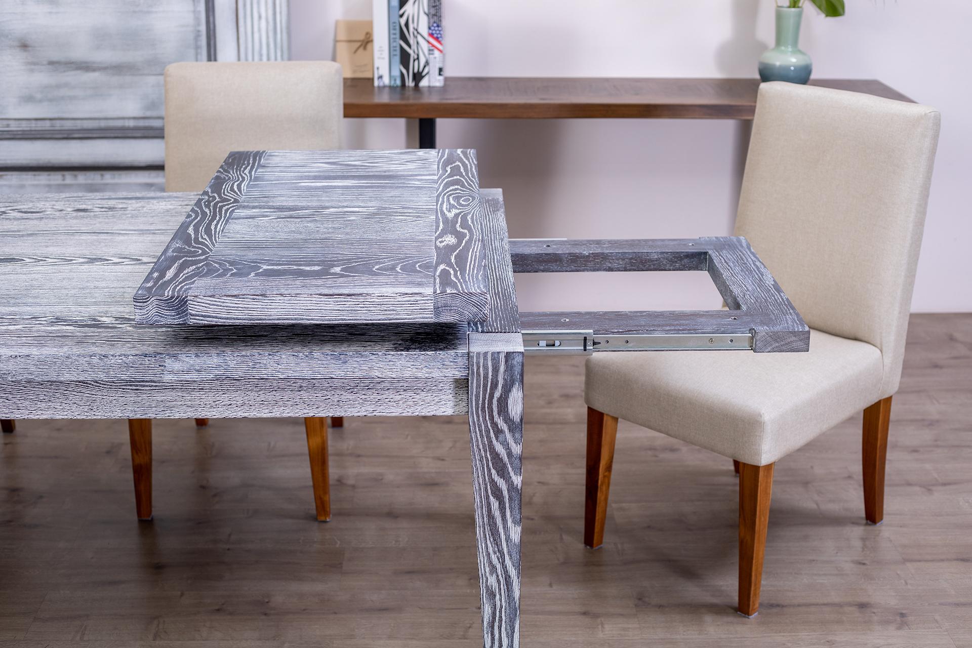 XXIe siècle et contemporain Table de salle à manger à rallonge du milieu du siècle en chêne massif sablé et vieilli en vente