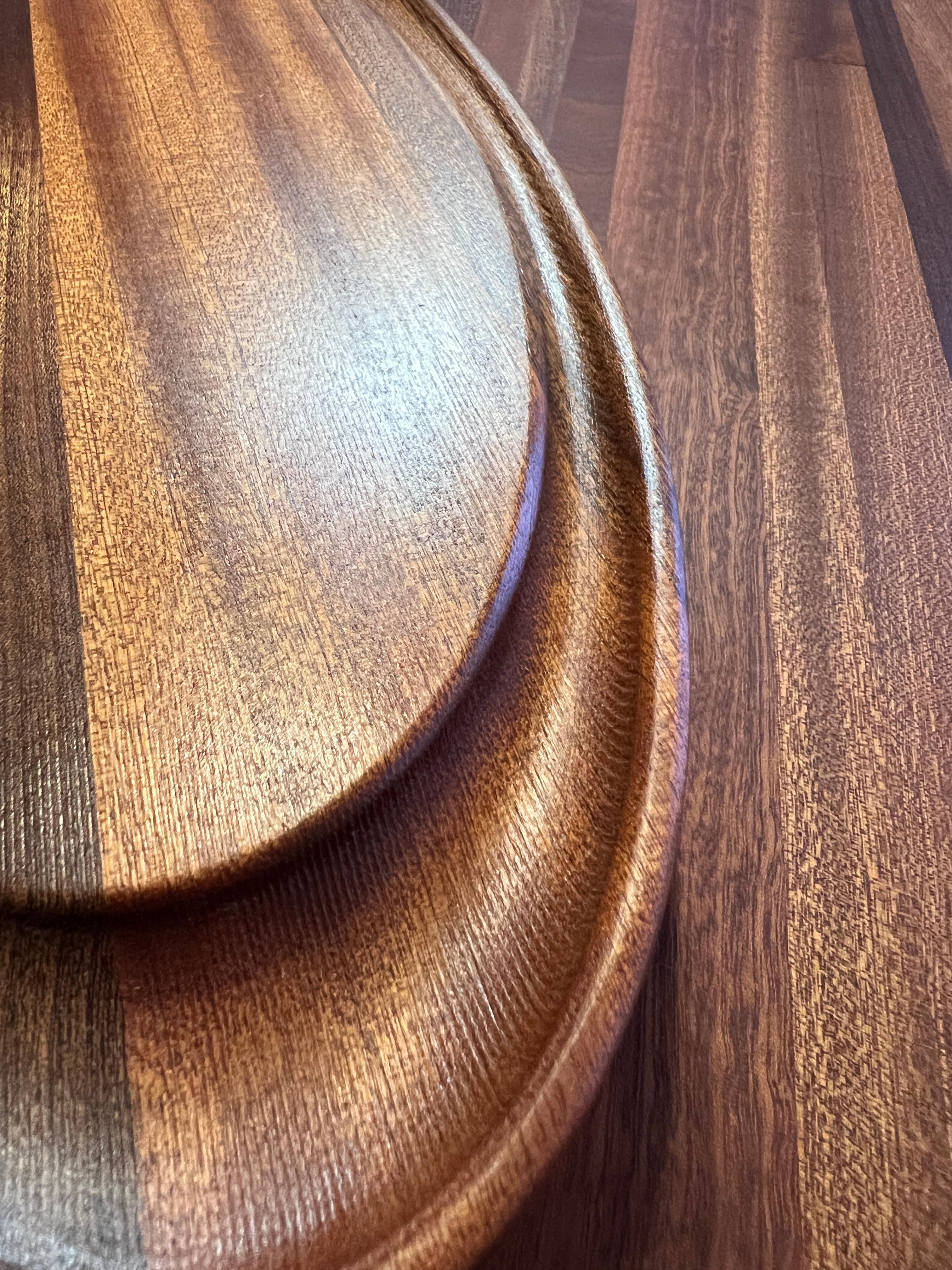American Solid Sapele Oval butcher block with extended oval drip edge in stock For Sale