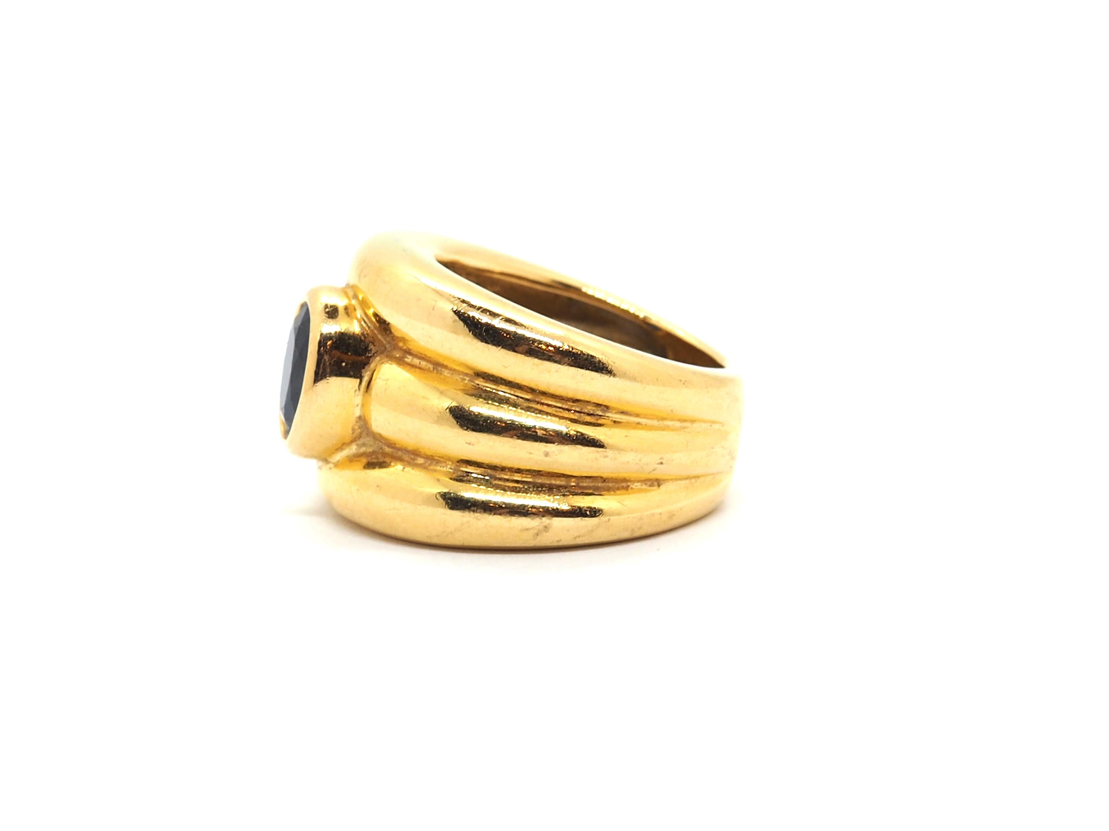 Saphir-Ring aus 18 Karat Gelbgold (Ovalschliff) im Angebot