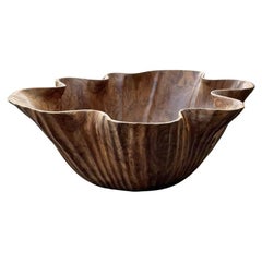 Ciotola scultorea in legno di teak massiccio con foglie di loto, intagliata a mano, organica moderna