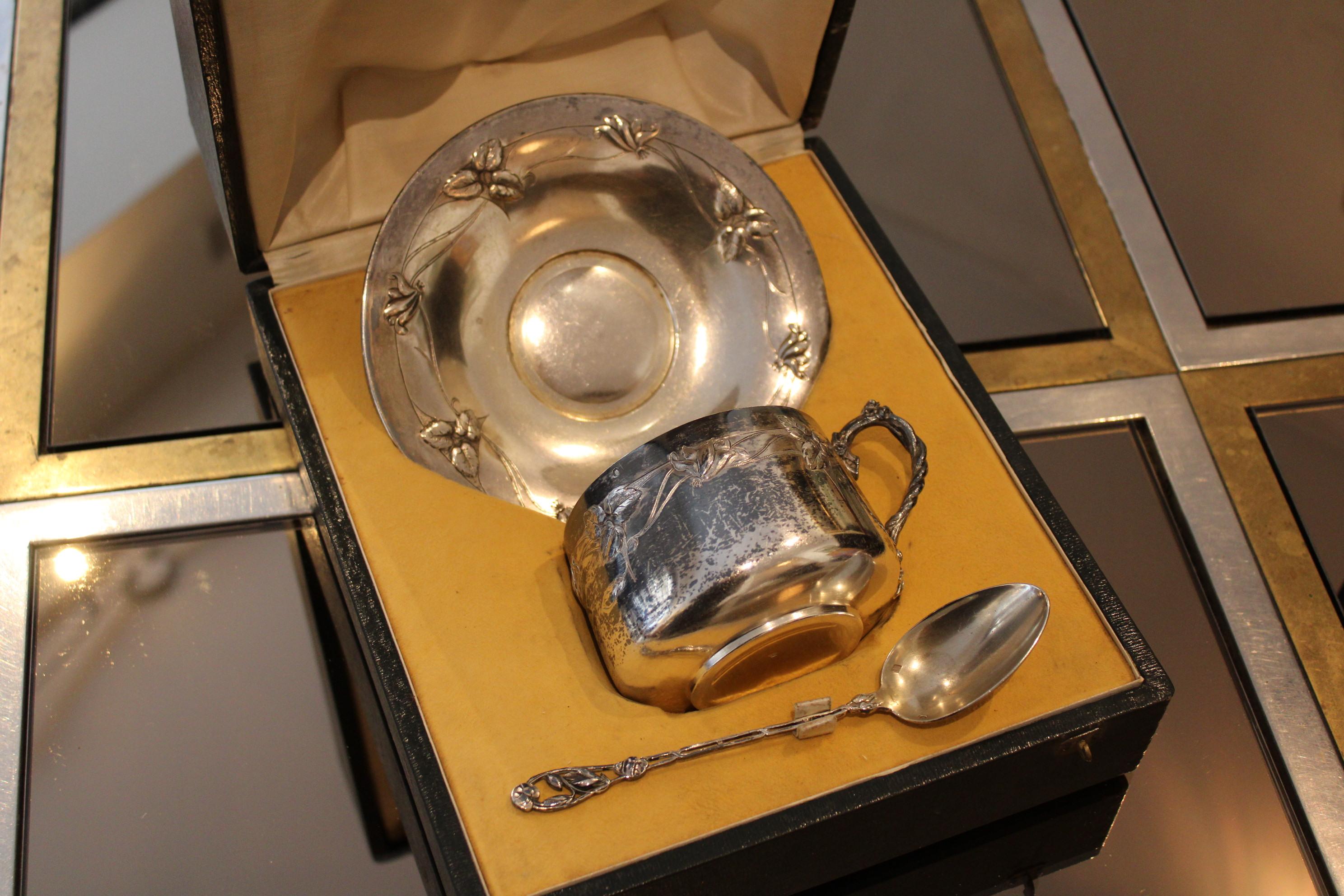 French Solid Silver Breakfast in Its Box, 19th Century For Sale