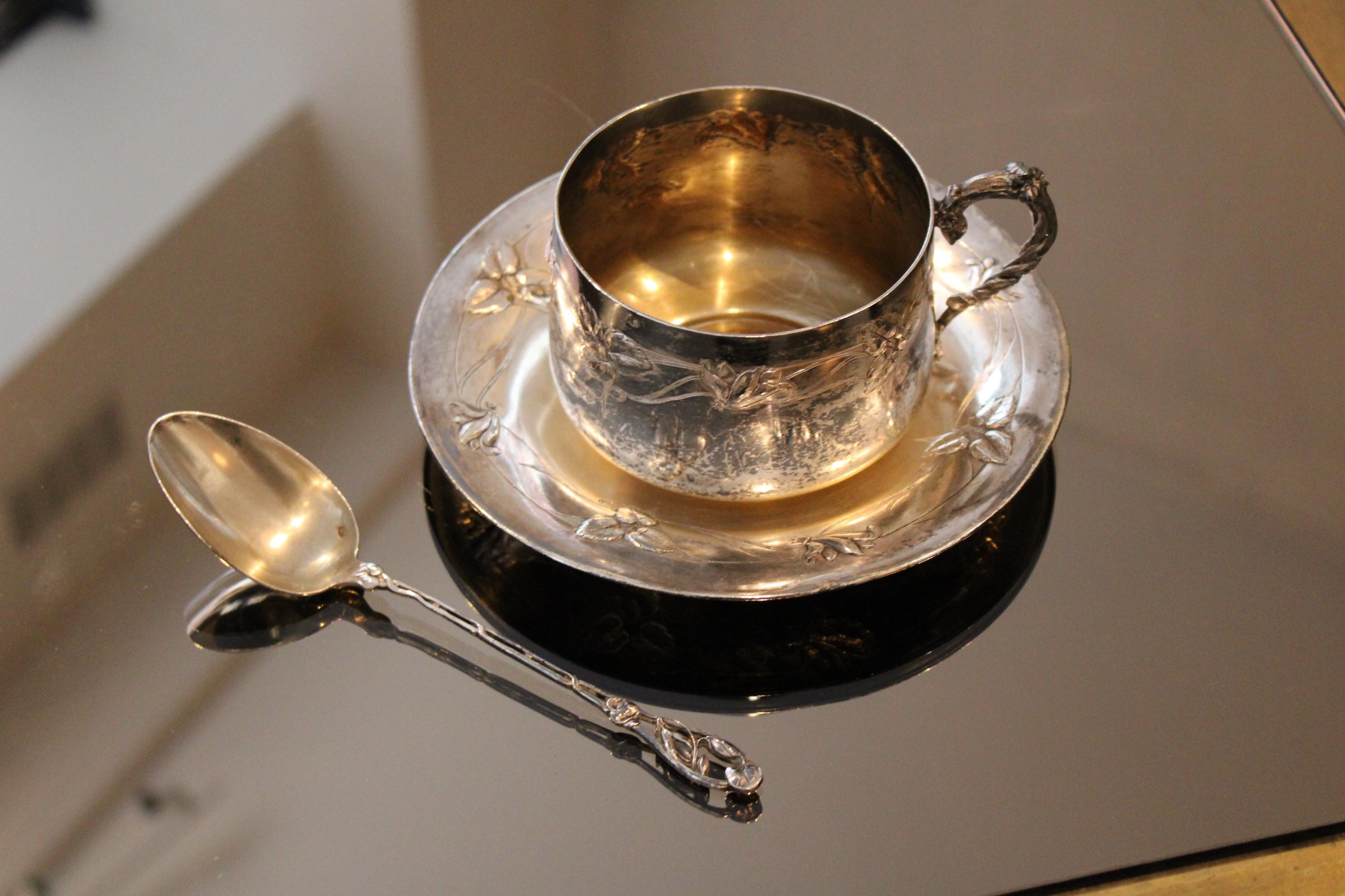 Solid Silver Breakfast in Its Box, 19th Century In Fair Condition For Sale In Paris, FR