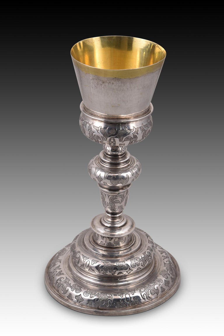 Solid silver chalice. Spain, 17th century In Good Condition For Sale In Madrid, ES