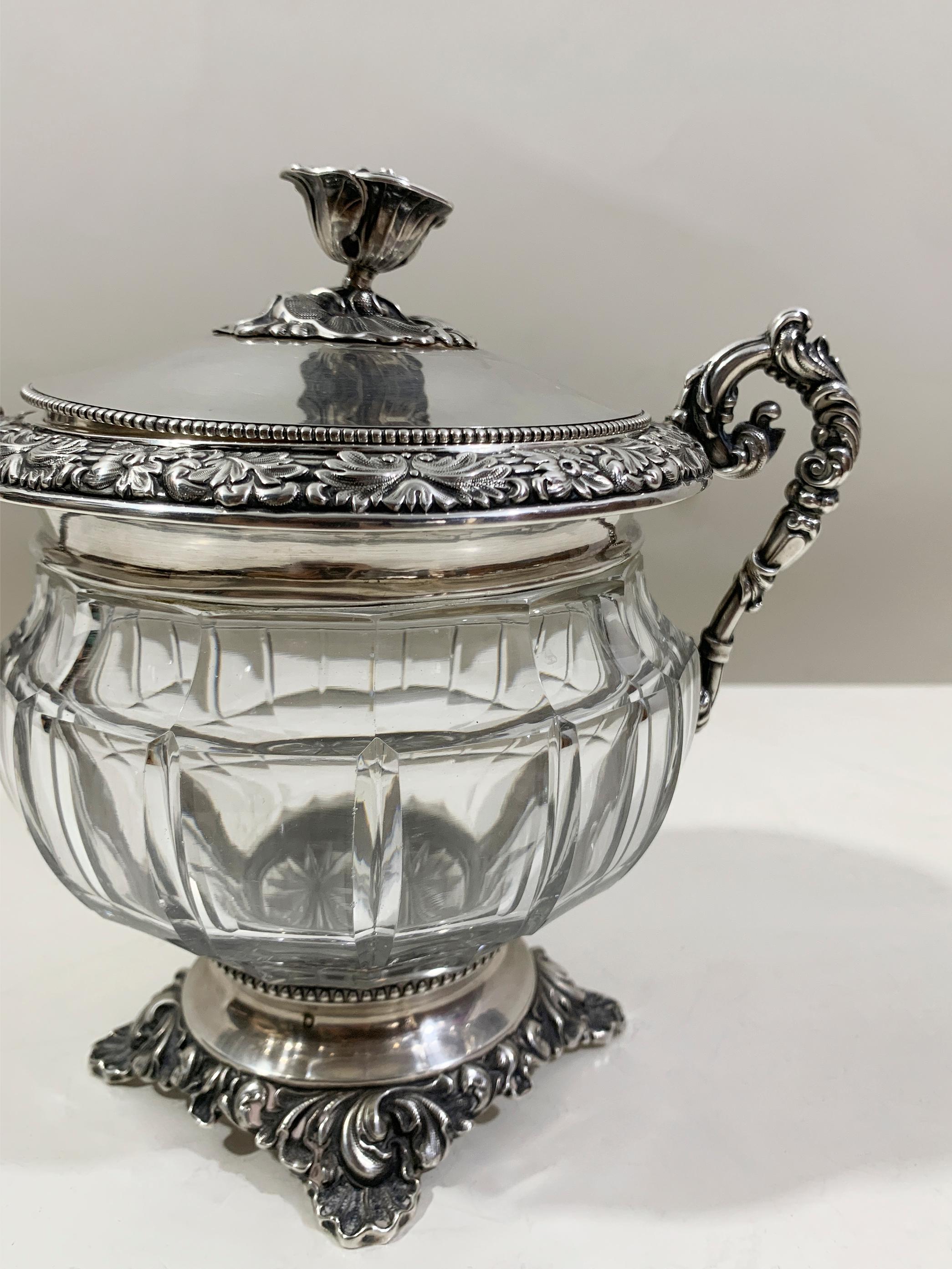 Français Coupe en argent massif et cristal avec anses, poinçon Minerva 1, Paris 1838 - 1919 en vente
