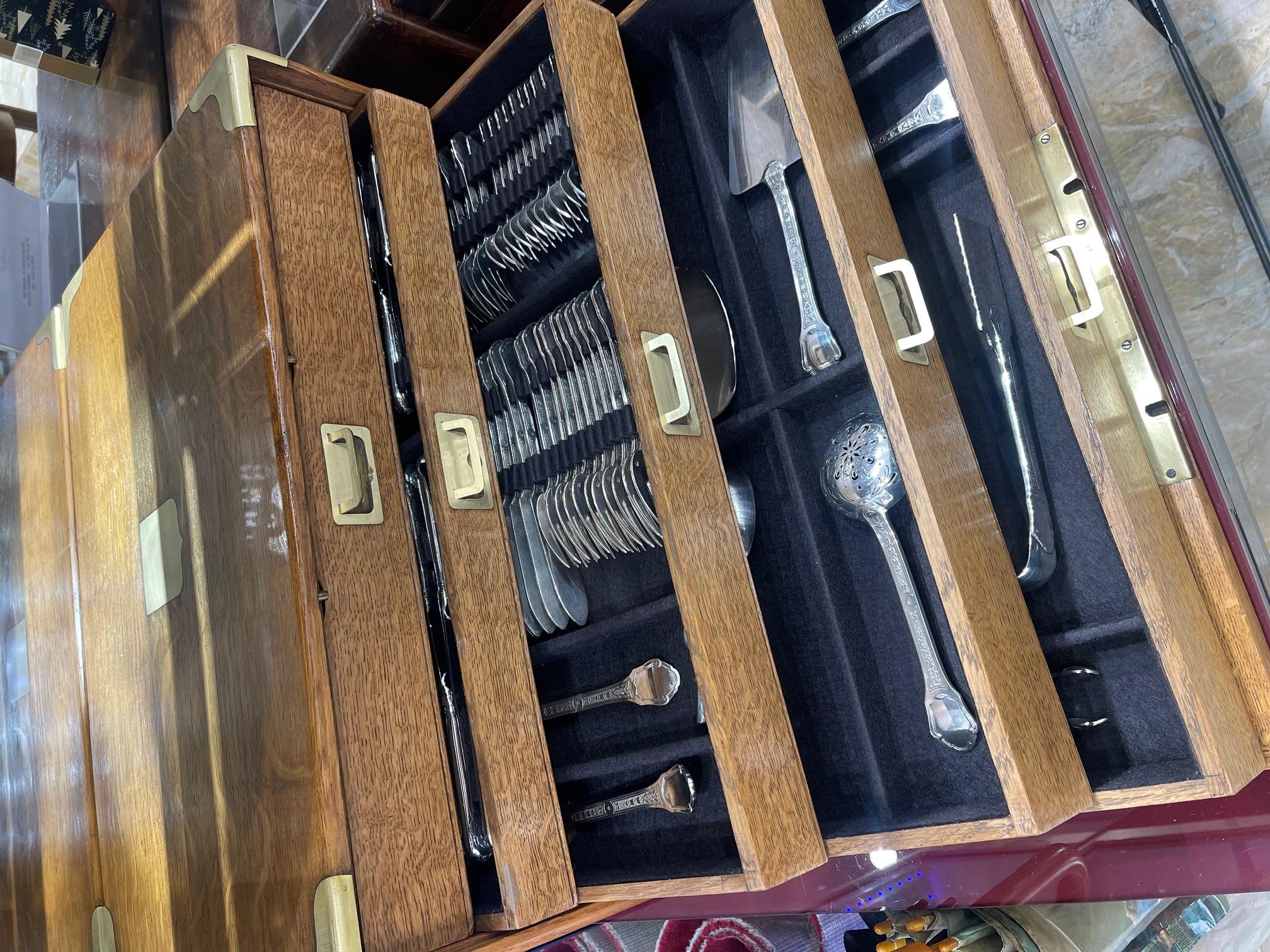 Solid silver cutlery set 187 pieces “Versailles” model by TETARD Frères. 7