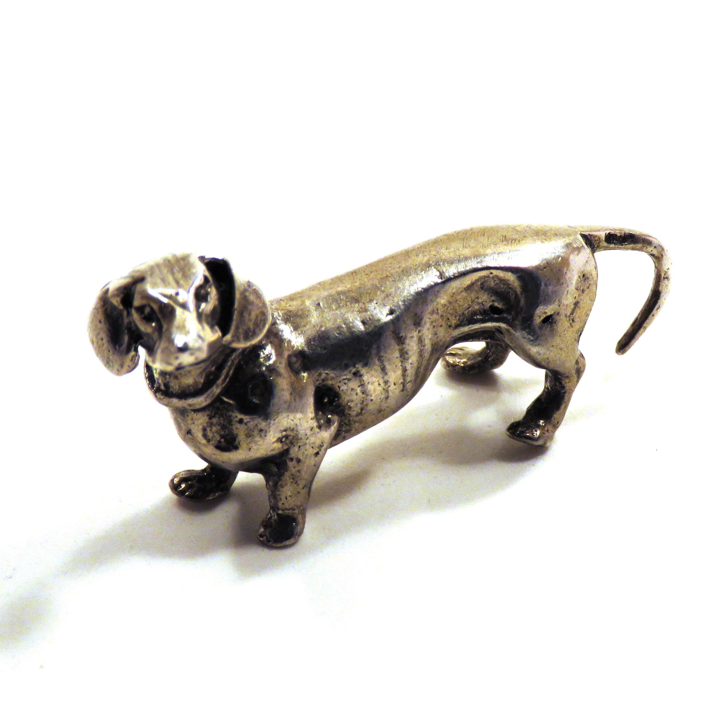 Solid silver dachshund very good vintage condition.
Dimensions: Height 29 mm / 1.141 inches - Length 52 mm / 2.047 inches - Weight 42 grams.
It  is stamped with the Silver Italian Mark 800 - Made in