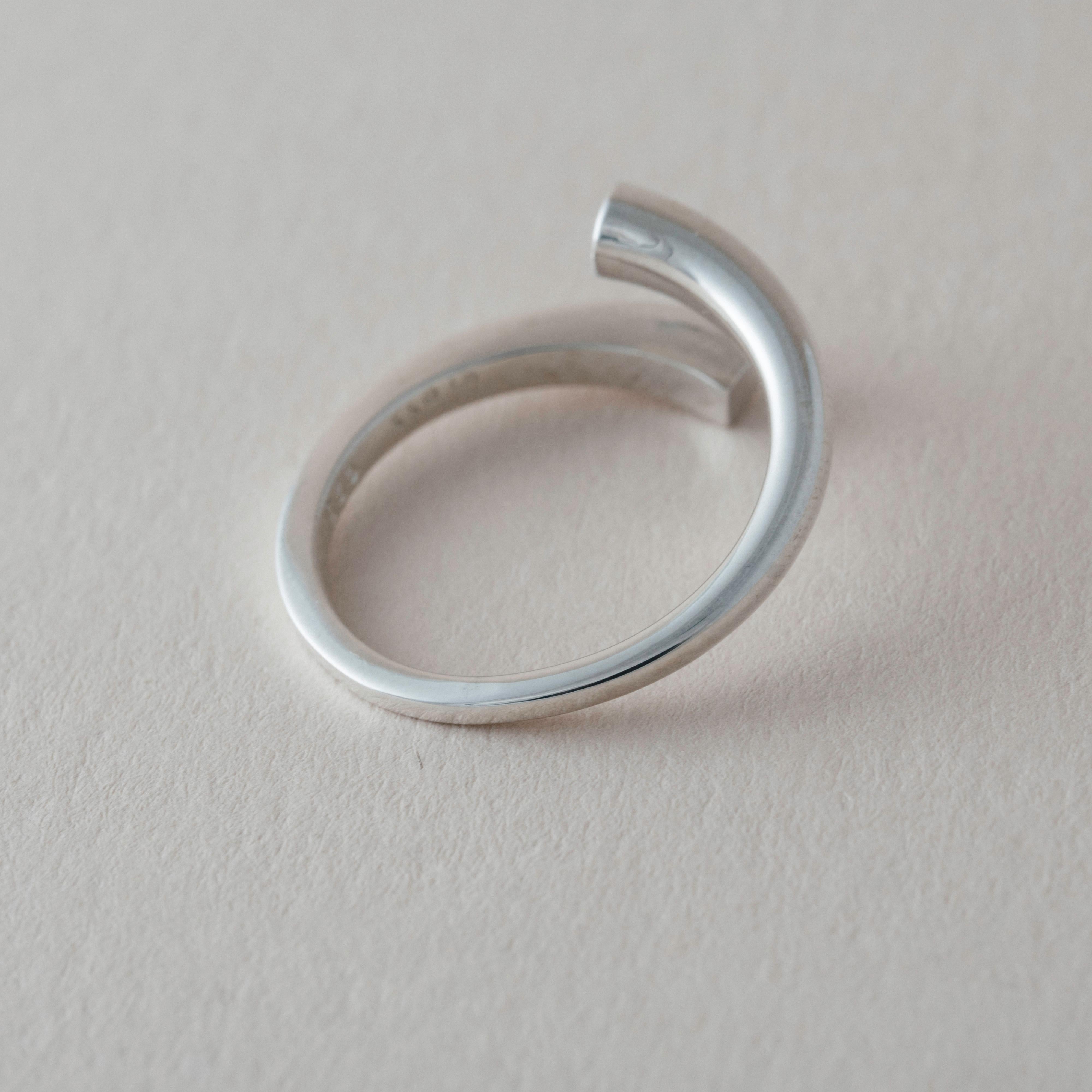 Contemporary Solid Silver Flow Ring from Square to Circle For Sale