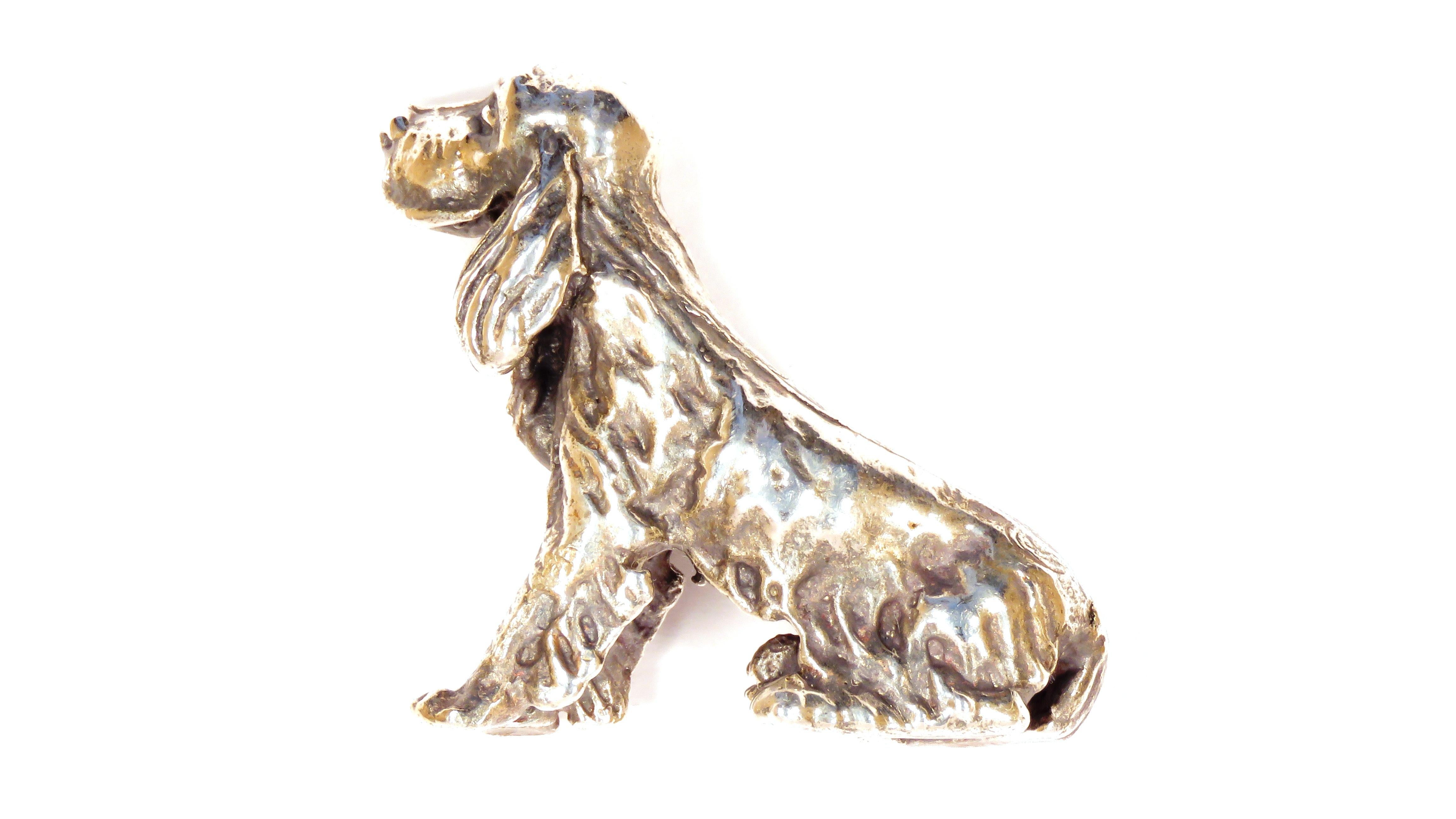 Solid silver Cocker Spanieln very good vintage condition.
Dimensions: Height 36 mm / 1..417 inches - Length 45 mm / 1.771 inches - Weight 34 grams.
It  is stamped with the Silver Italian Mark 800 - AR59 - Società orafa Aretina - Arezzo -