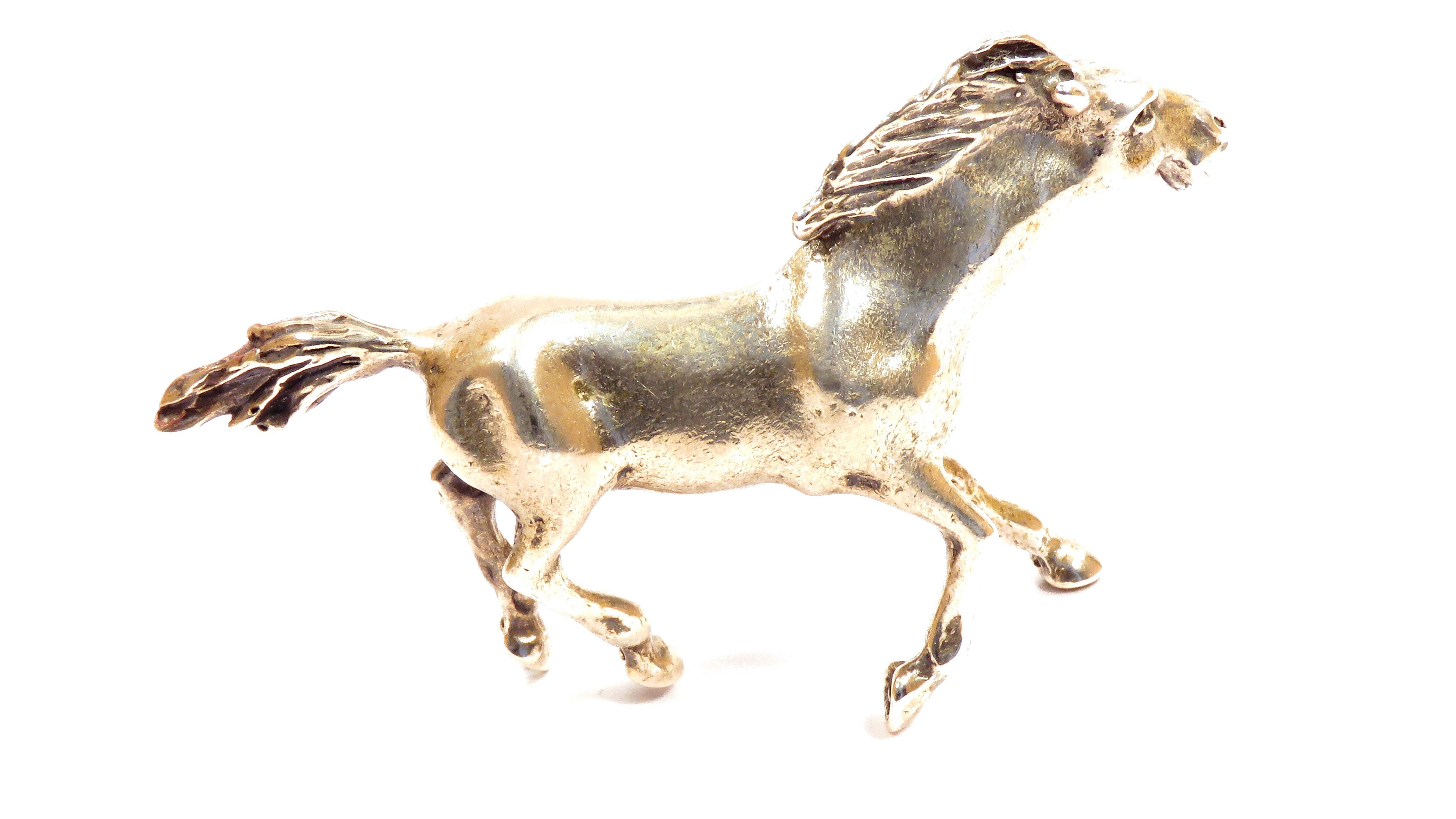 Solid silver horse in very good vintage condition.
Dimensions: Height 48 mm / 1.889 inches - Length 66 mm / 2.598 inches - Weight 44 grams.
It  is stamped with the Silver Italian Mark