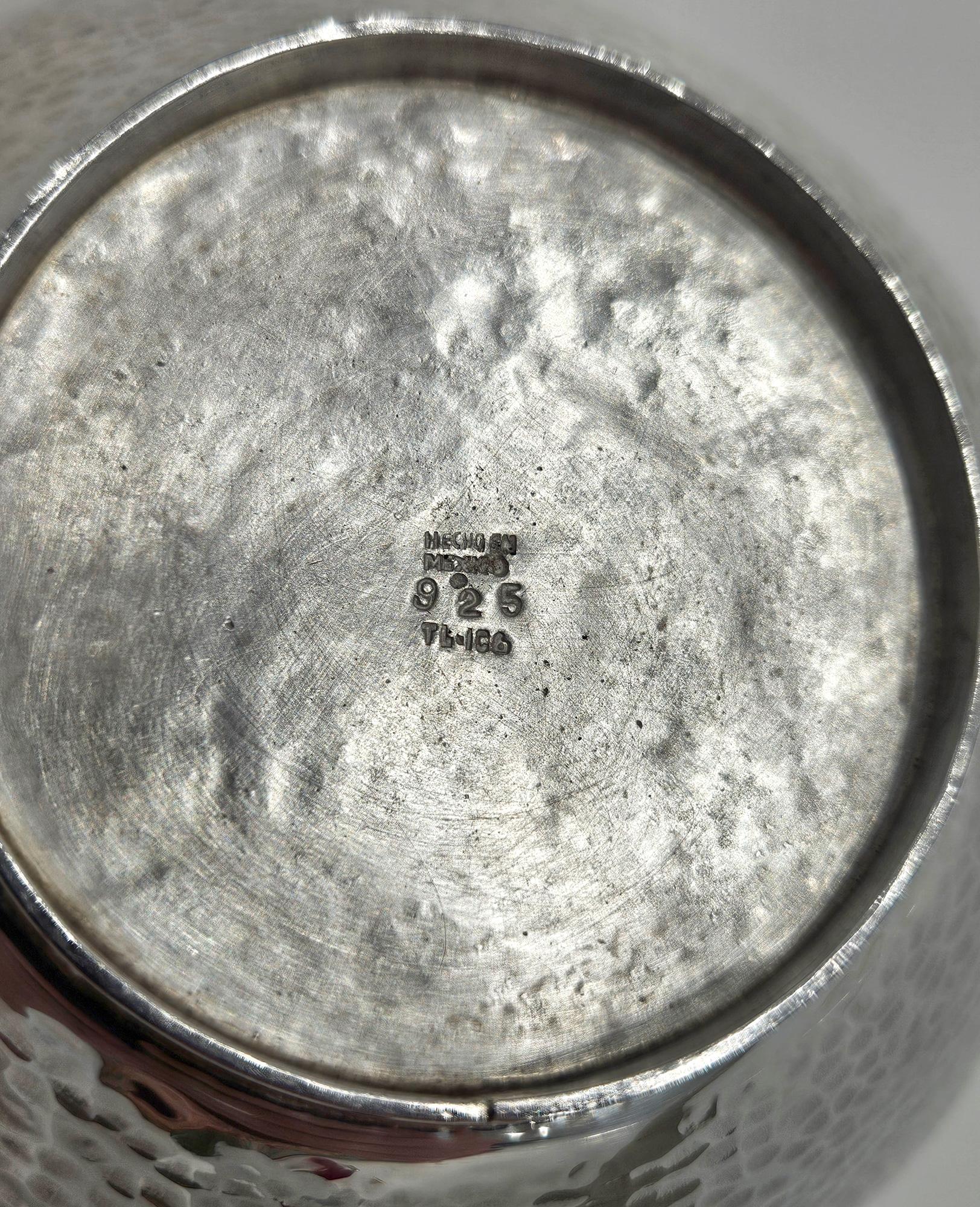 Ciotola a forma di pappagallo in argento massiccio 925 e lapislazzuli, att. Los Castillo, Taxco, Messico in vendita 2