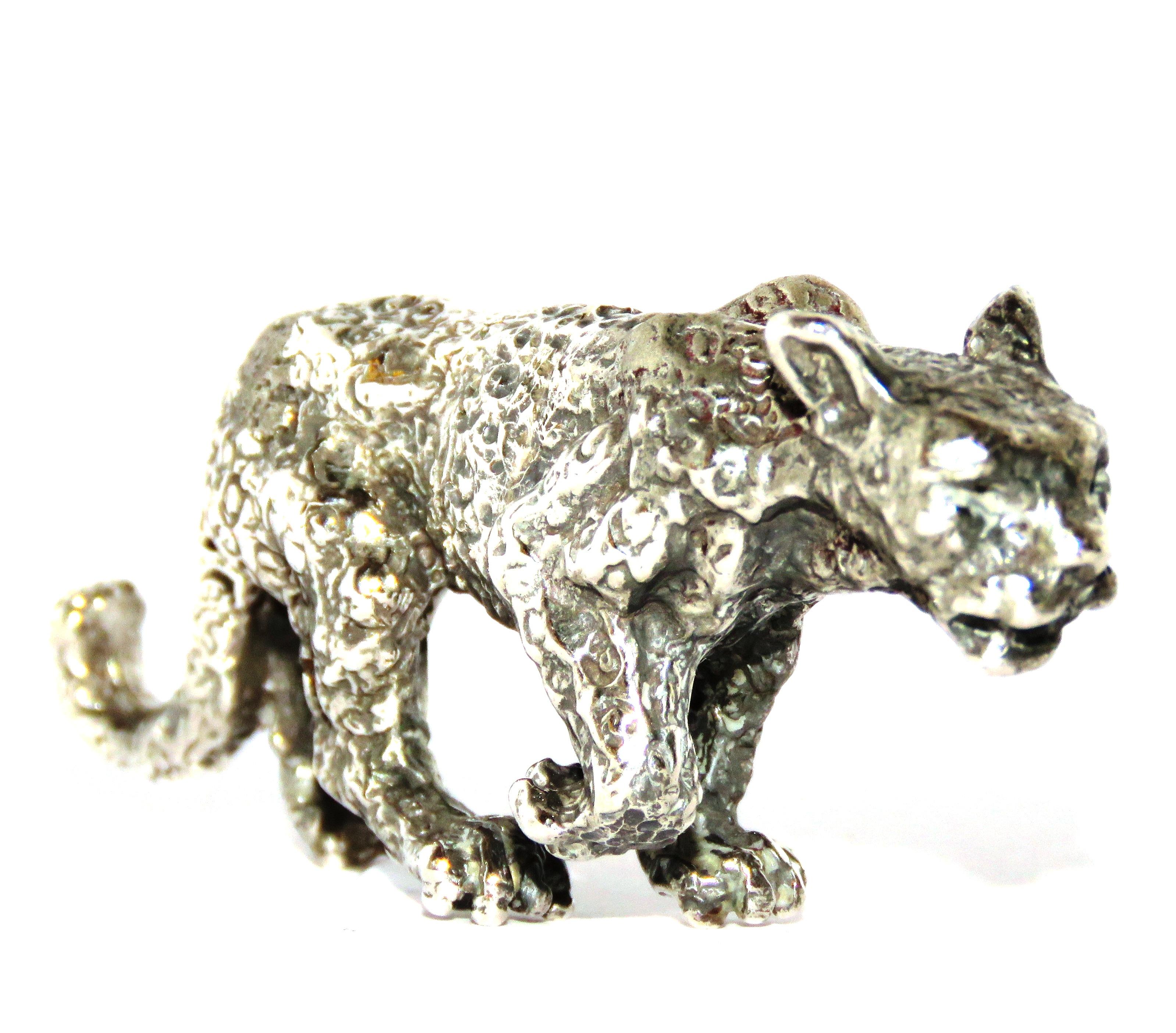 Solid silver leopard very good vintage condition.
Dimensions: Height 31 mm / 1.220 inches - Length 80 mm / 3.149 inches - Weight 75 grams.
It  is stamped with the Silver Italian Mark 800 - Italian brandmark 235AR - Made in