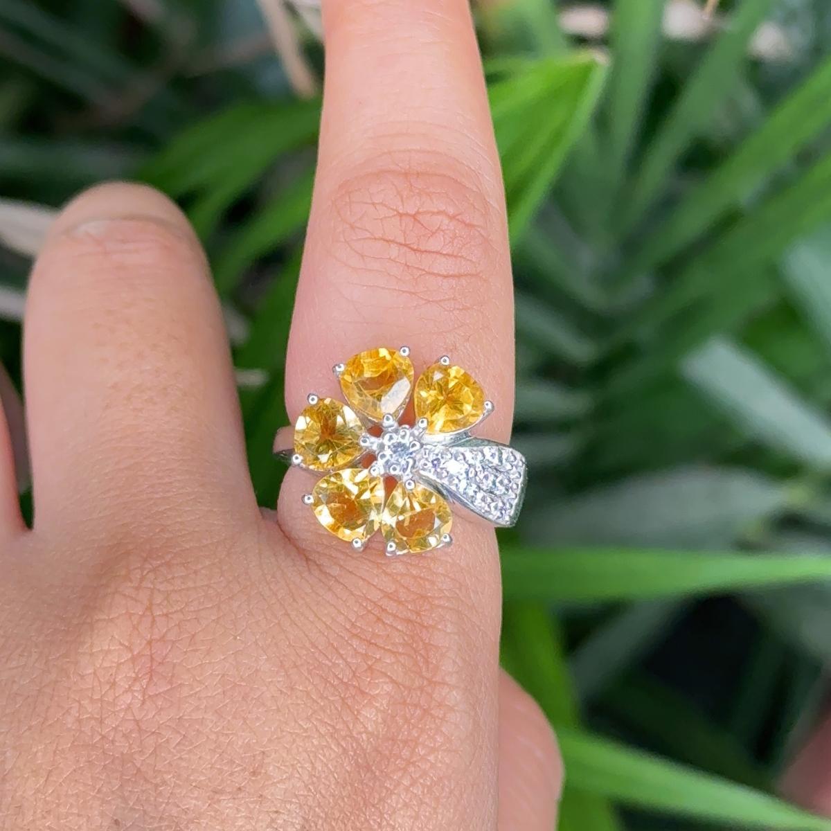 For Sale:  Solid Silver Natural Citrine November Birthstone Flower Cluster Ring for Mom 2
