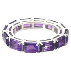 Anillo de eternidad de plata maciza con amatista de corte octogonal en montura de garras para regalo de mamá
