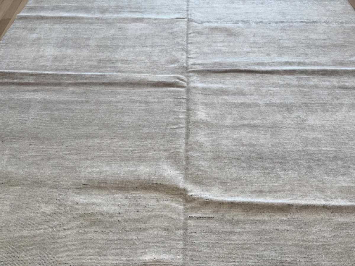 Solide Silber Plain Design Bereich Teppich (Indisch) im Angebot