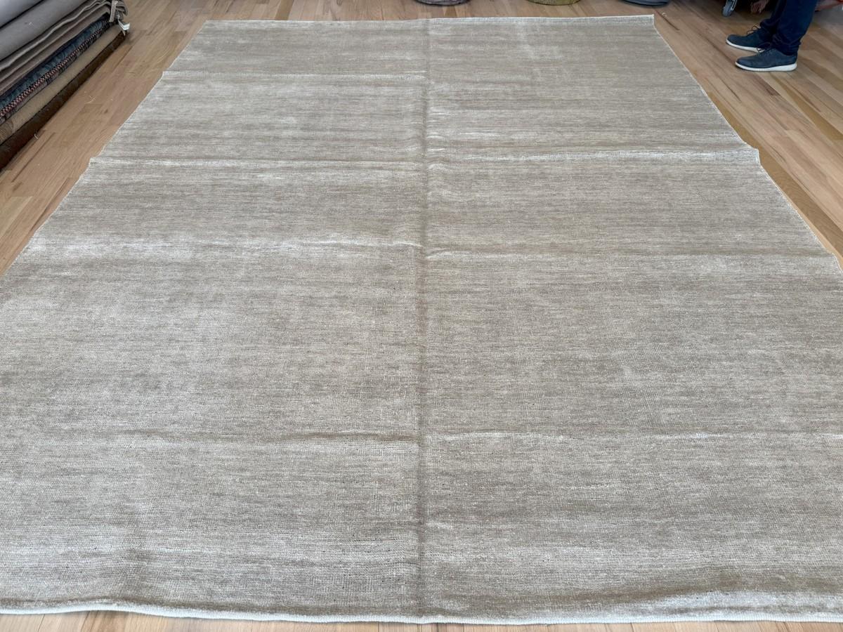 Solide Silber Plain Design Bereich Teppich (Handgeknüpft) im Angebot