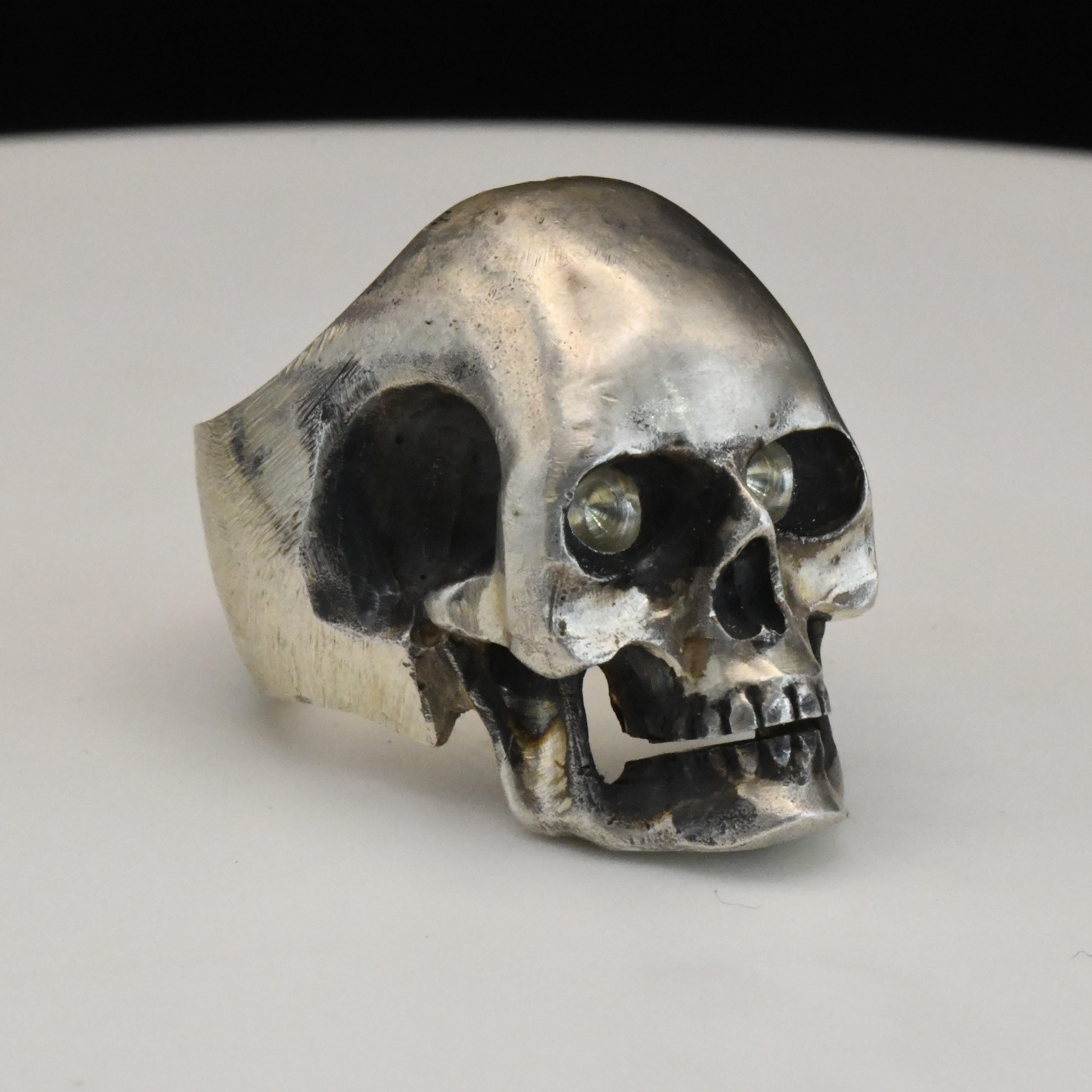 Uomo Anello con teschio in argento massiccio in vendita