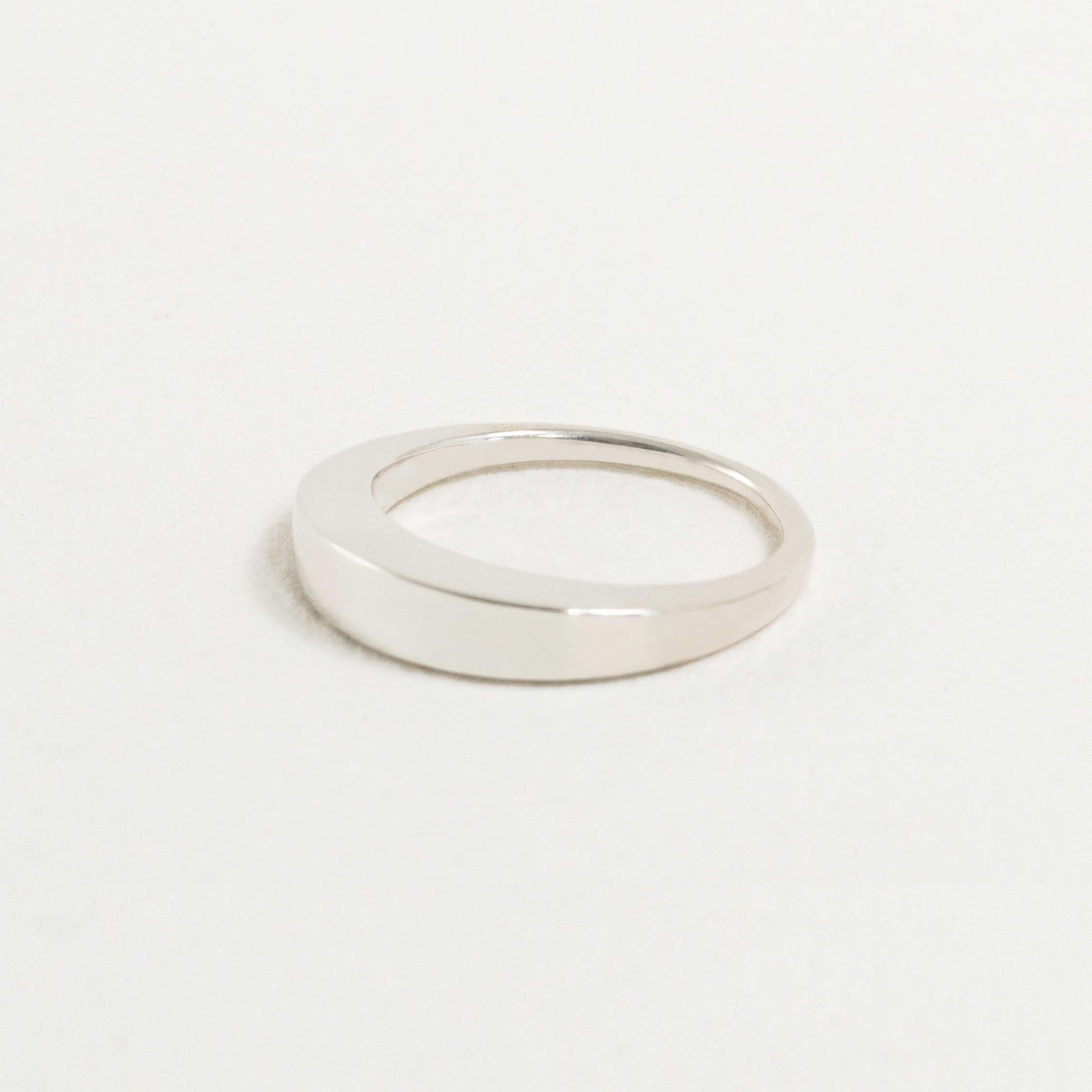 The Revolution Square ring in silver steadily cycles from a lower circular band to a square-profile top and back again. As the classic rounded base shapeshifts into a bold and balanced gesture , this piece reminds us to enjoy life’s transitional