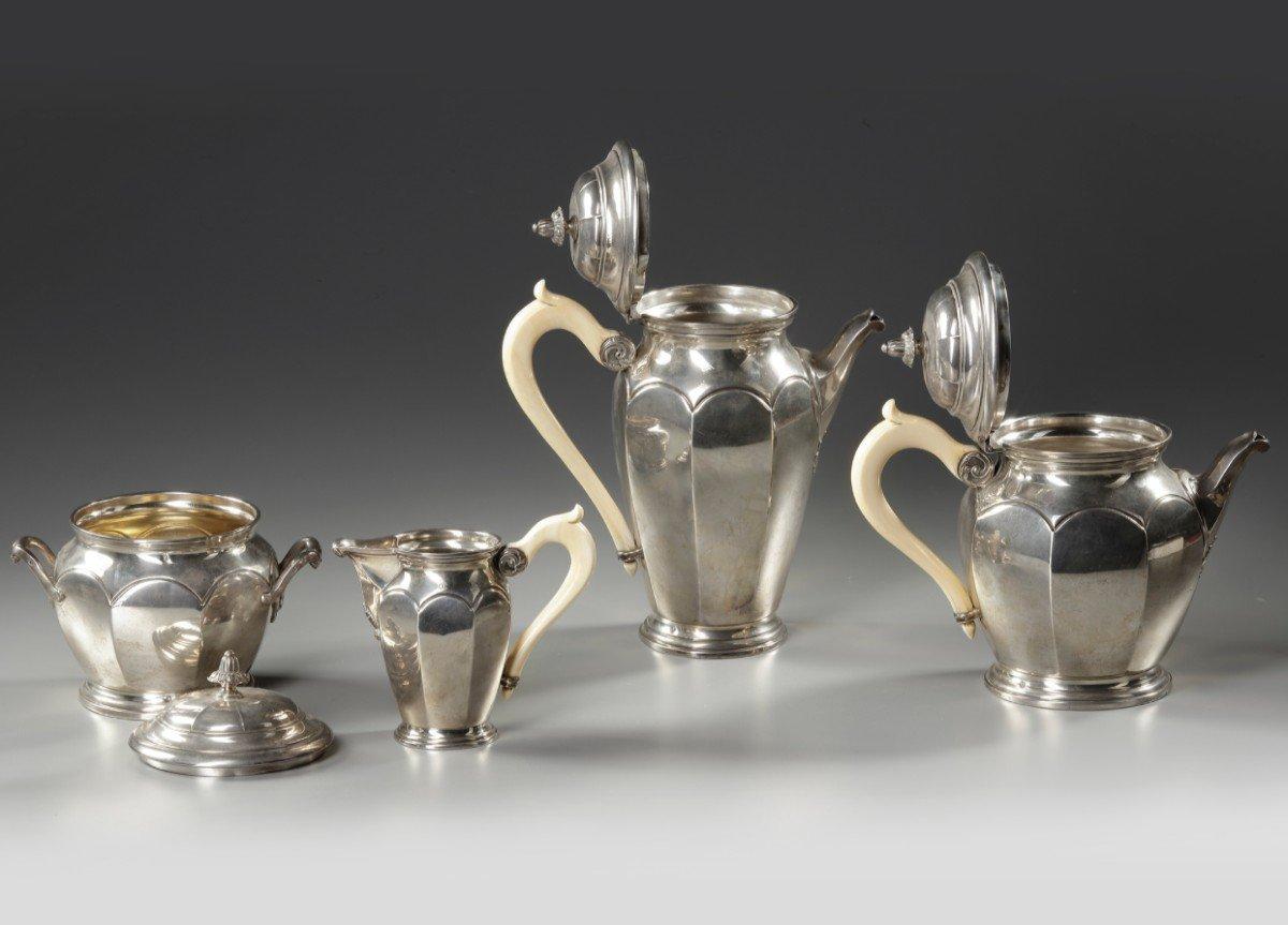 Solid silver tea and coffee service 19th century
Late 19th century
Composed of a tea set, a coffee pot, a milk pot and a sugar bowl with cover
1680 grams
Measures: H : 23 cm / 11,5 cm.